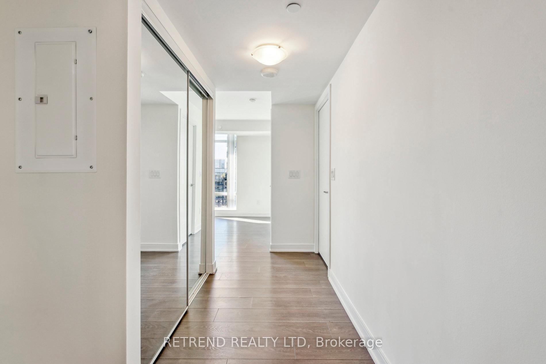3 Bedrooms Condo at 525 Adelaide, Toronto For sale