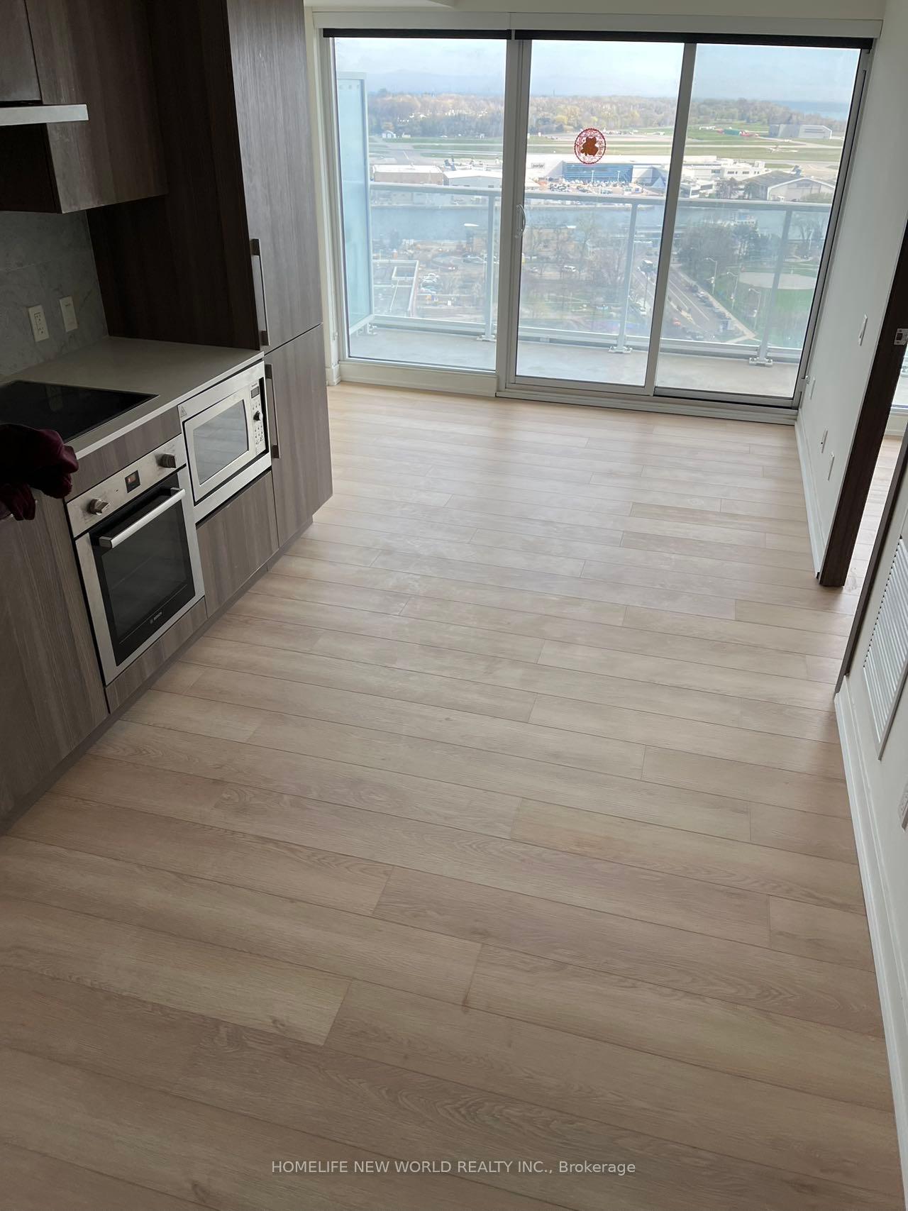 2 Bedrooms Condo at 17 Bathurst, Toronto For sale