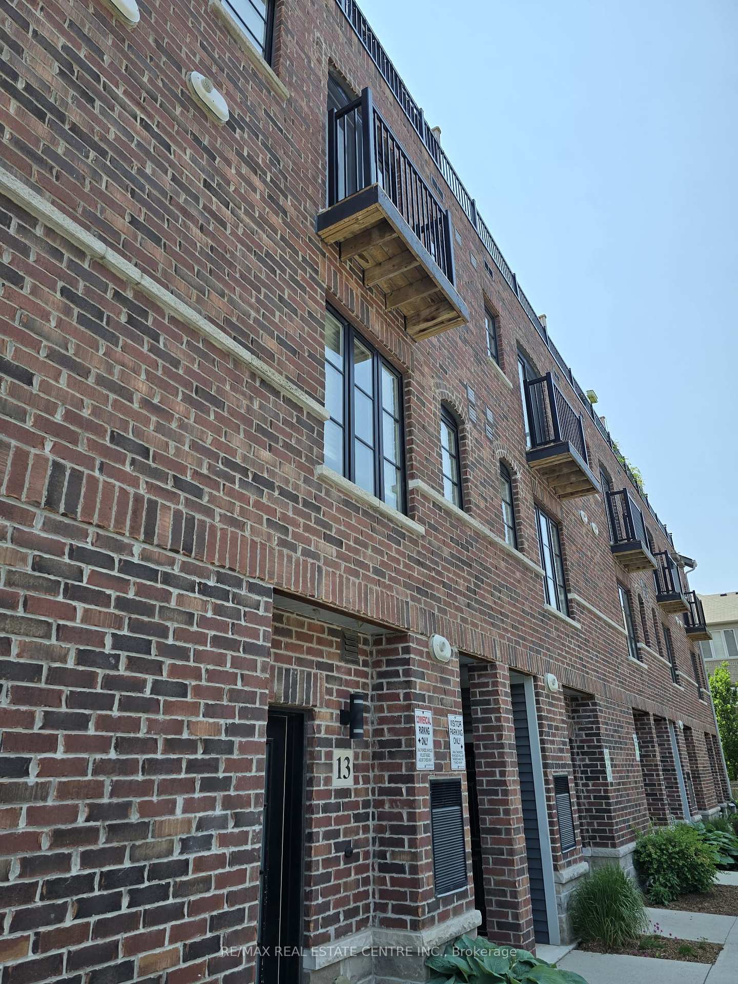 2 Bedrooms Condo at 219 Dundas, Hamilton For sale