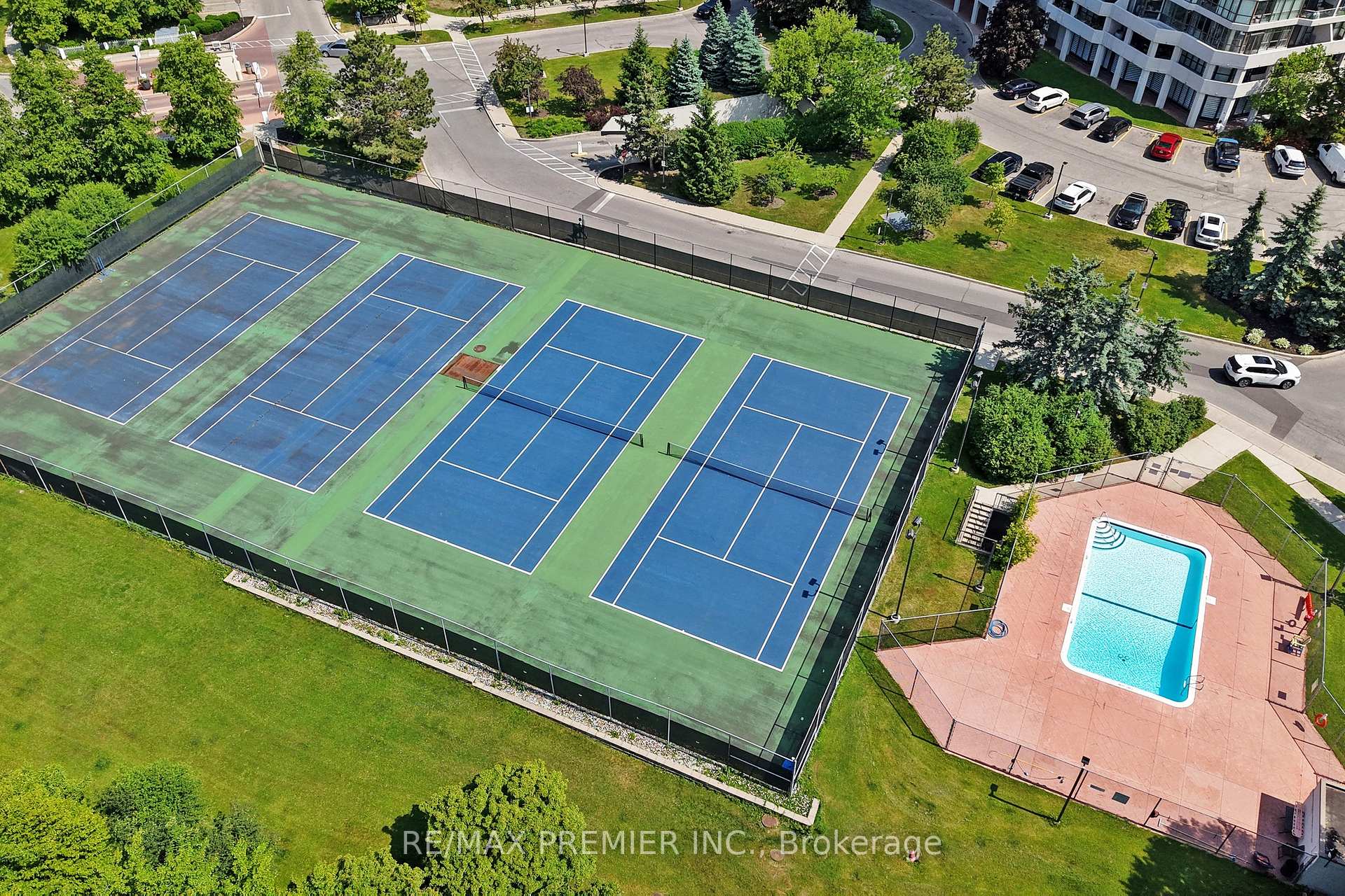 3 Bedrooms Condo at 1 Rowntree, Toronto For sale