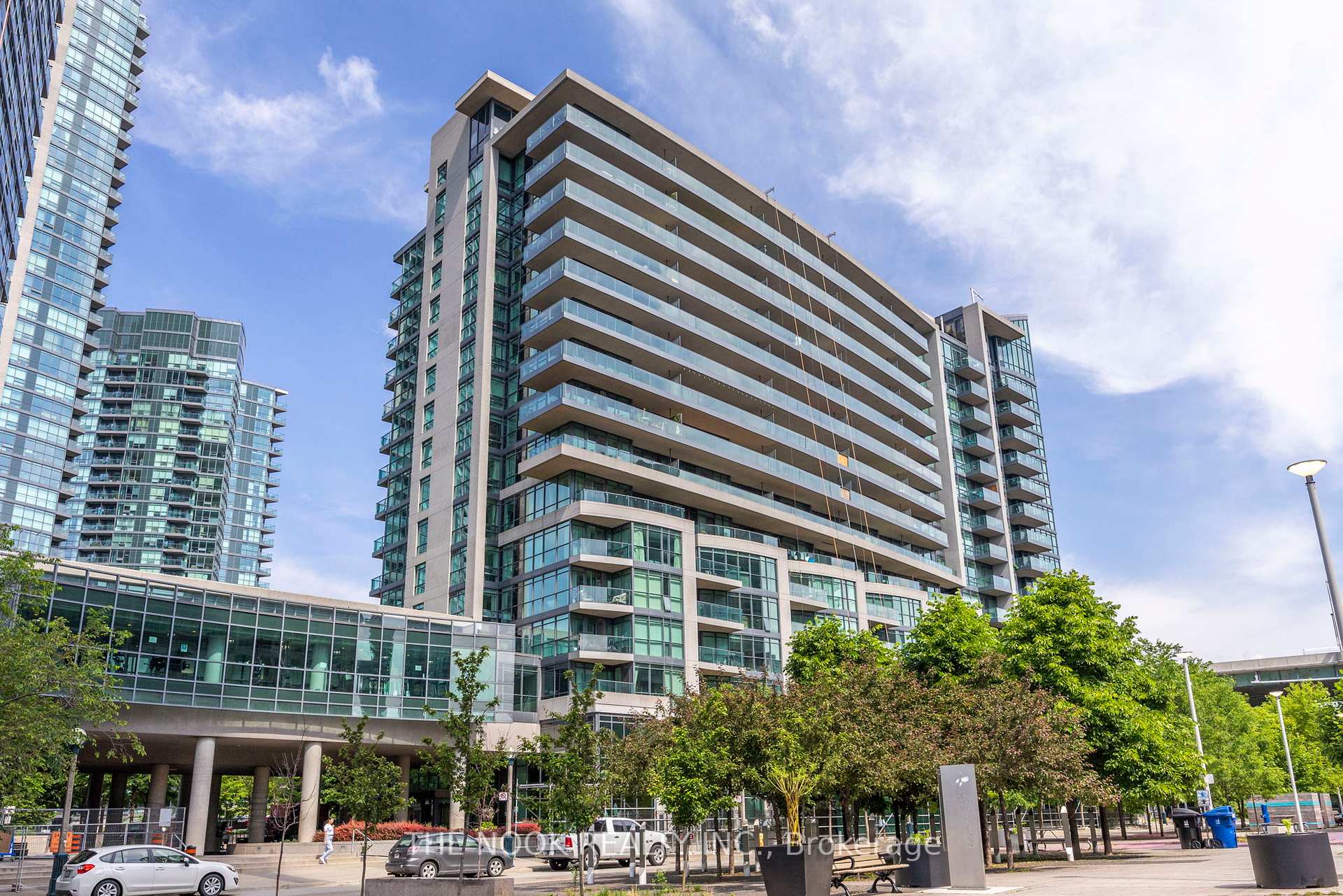 2 Bedrooms Condo at 209 Fort York, Toronto For sale