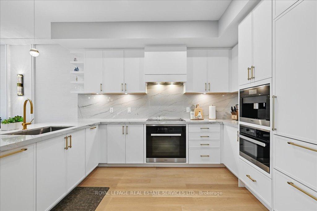 3 Bedrooms Condo at 2489 Taunton, Oakville For sale