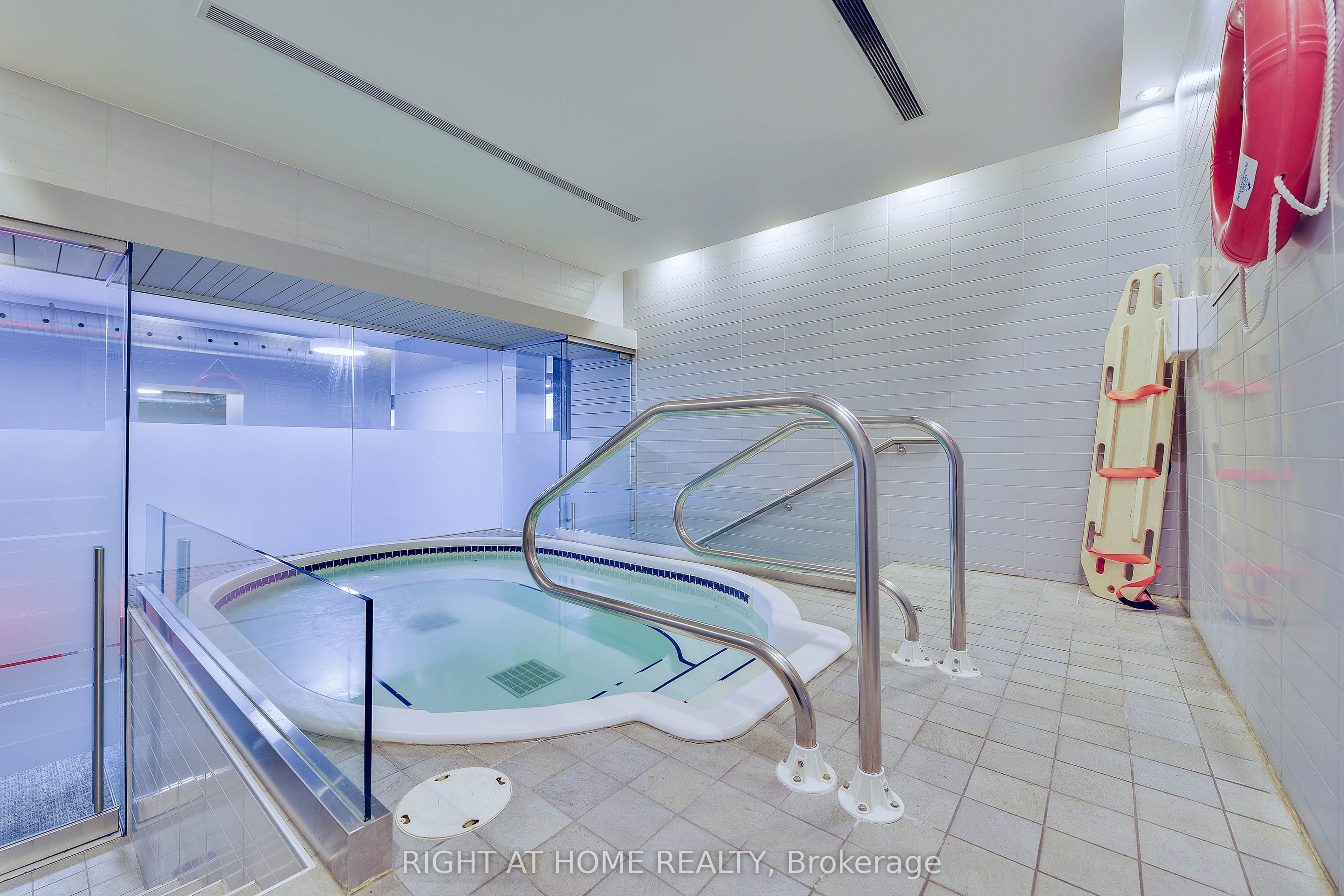 637 Lake Shore Boulevard W, #1020