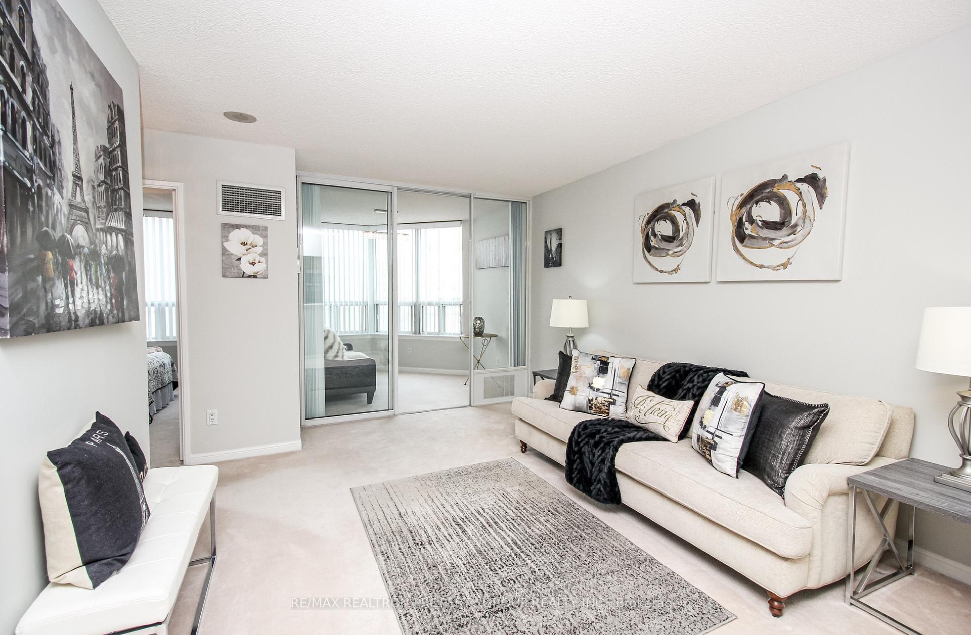 2 Bedrooms Condo at 88 Corporate, Toronto For sale