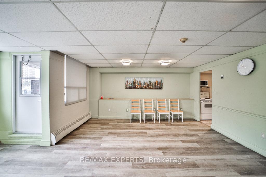 2 Bedrooms Condo at 551 The West Mall,  Toronto For sale