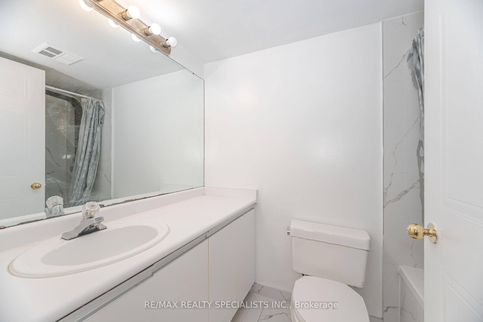3 Bedrooms Co-op at 350 Webb, Mississauga For sale