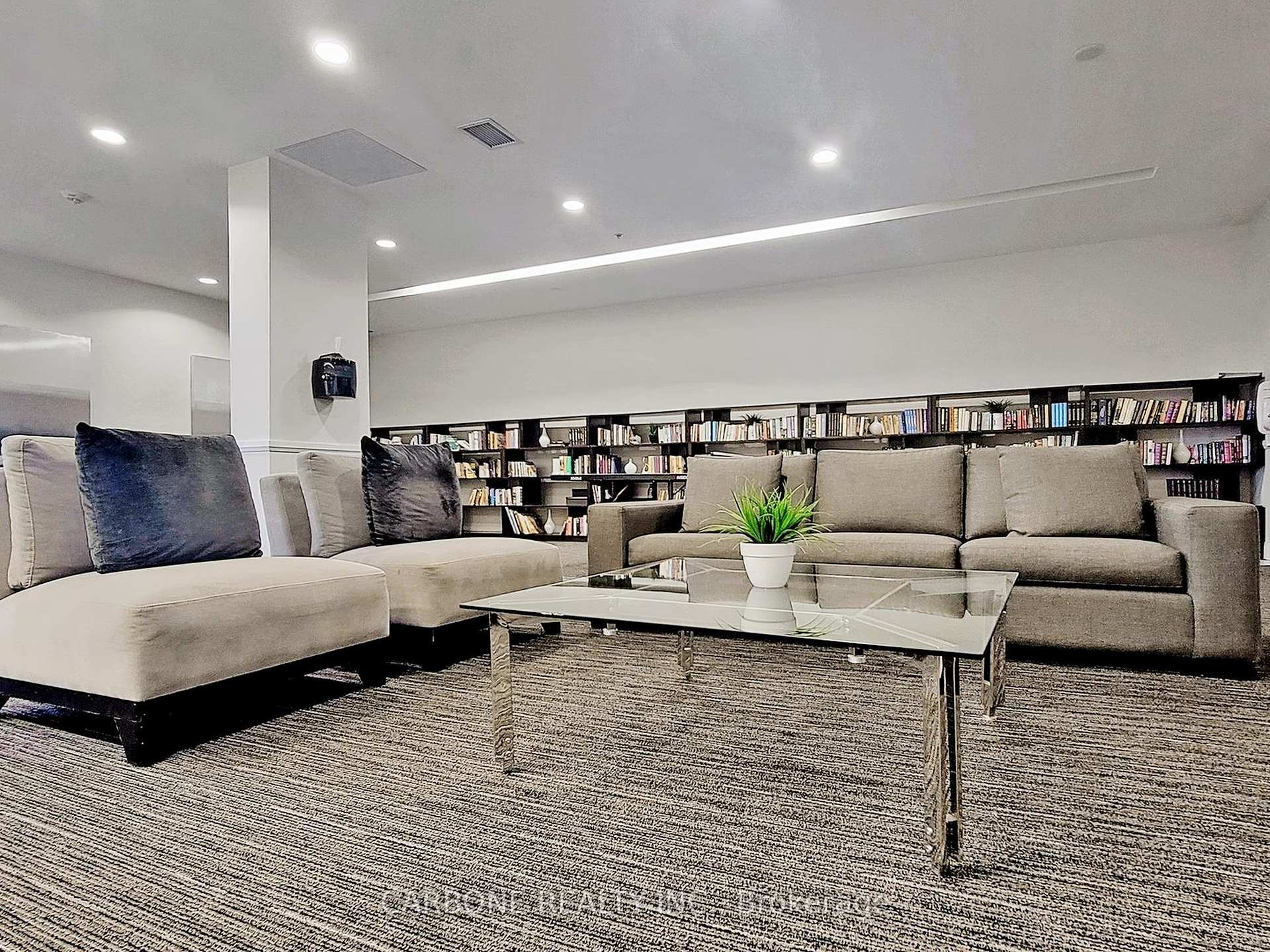 3 Bedrooms Condo at 2900 Hwy 7, Vaughan For sale