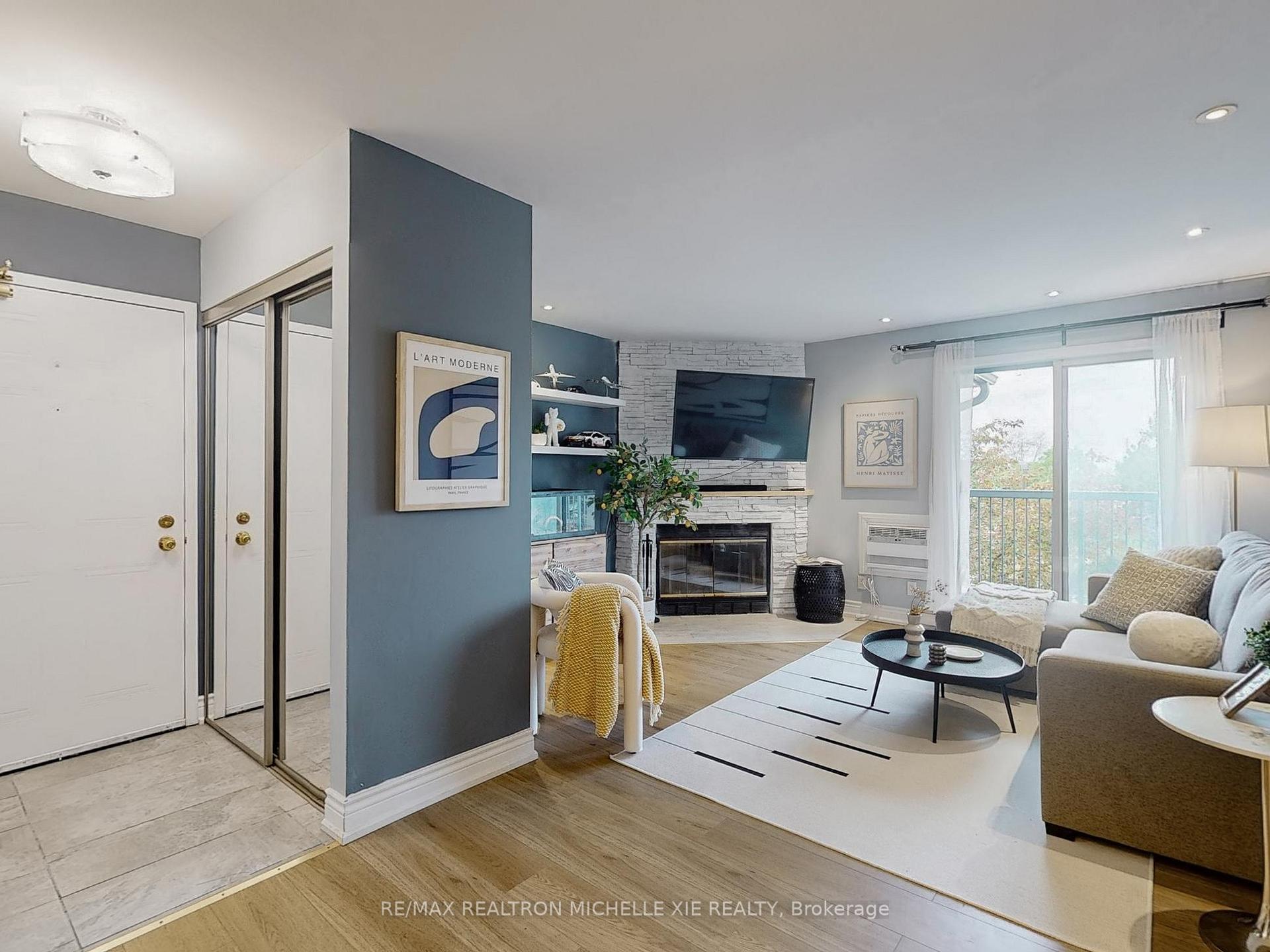 2 Bedrooms Condo at 65 Trailwood, Mississauga For sale