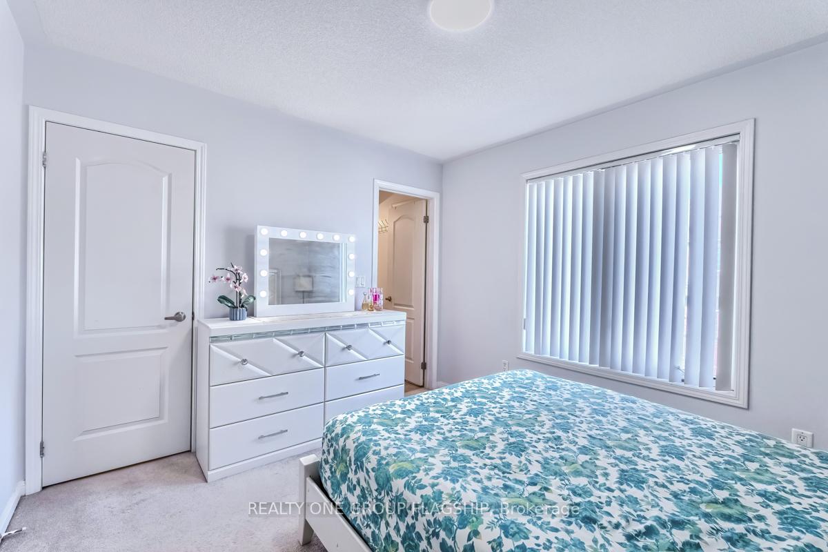 3 Bedrooms Condo at 3185 Boxford,  Mississauga For sale