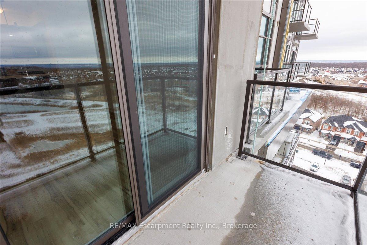 2 Bedrooms Condo at 450 Dundas,  Hamilton For sale