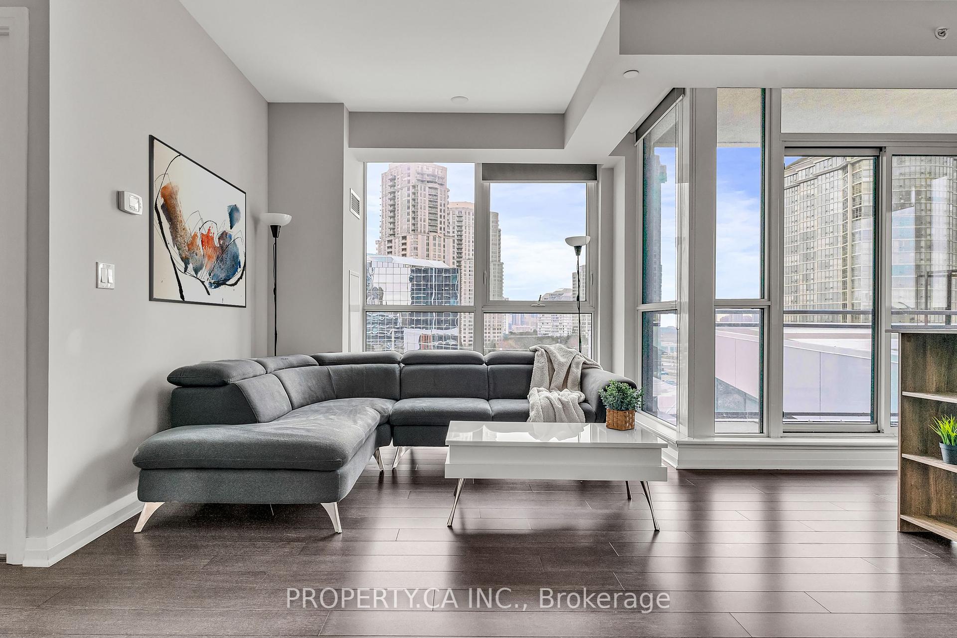2 Bedrooms Condo at 55 Eglinton, Mississauga For sale