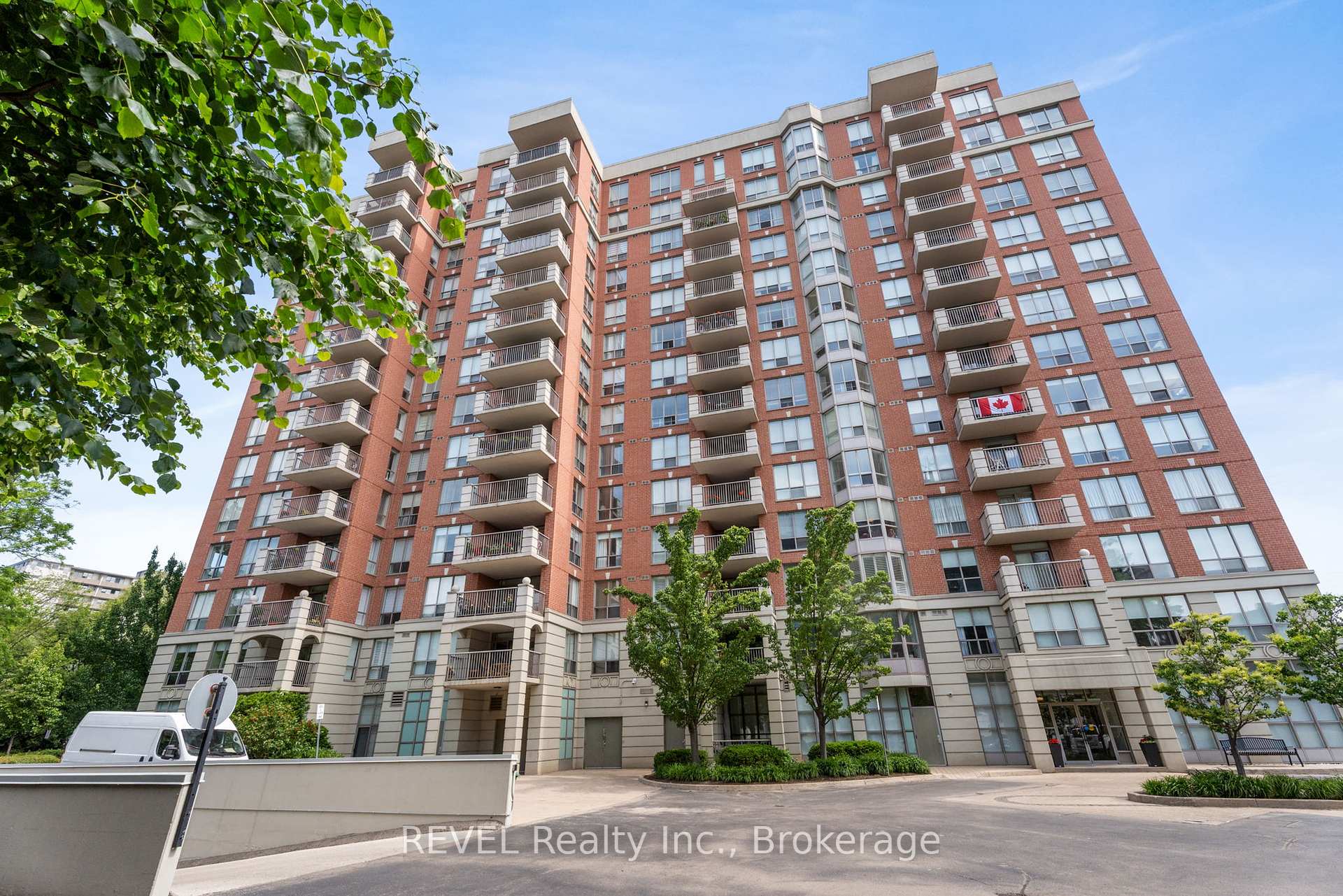2 Bedrooms Condo at 442 Maple, Burlington For sale