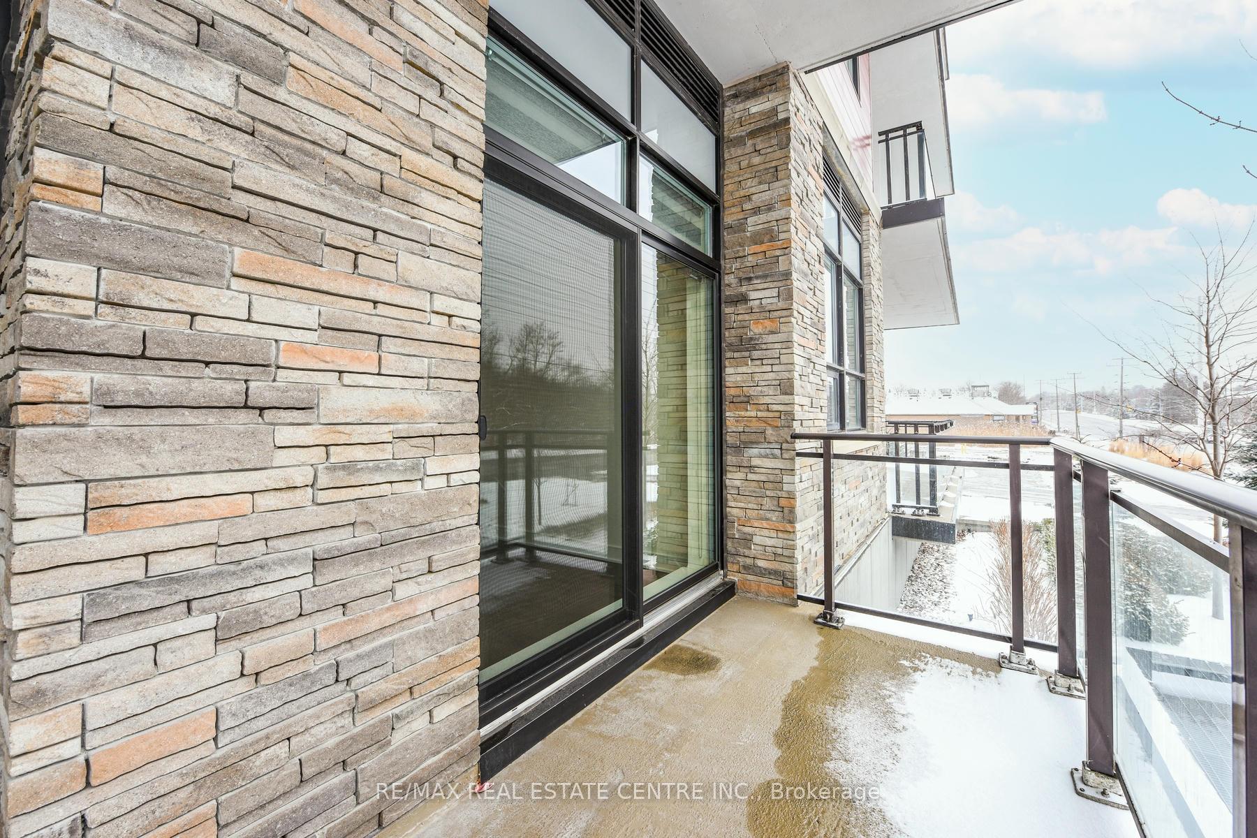 2 Bedrooms Condo at 1575 Lakeshore,  Mississauga For sale