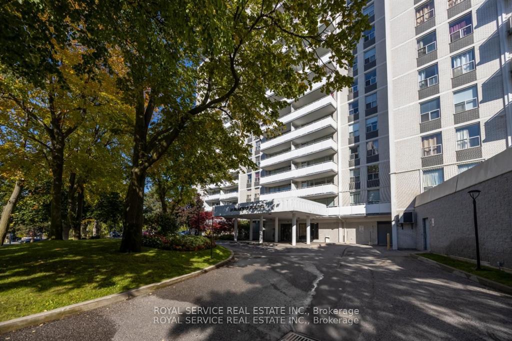 1 Bedroom Condo at 10 Parkway Forest,  Toronto For sale