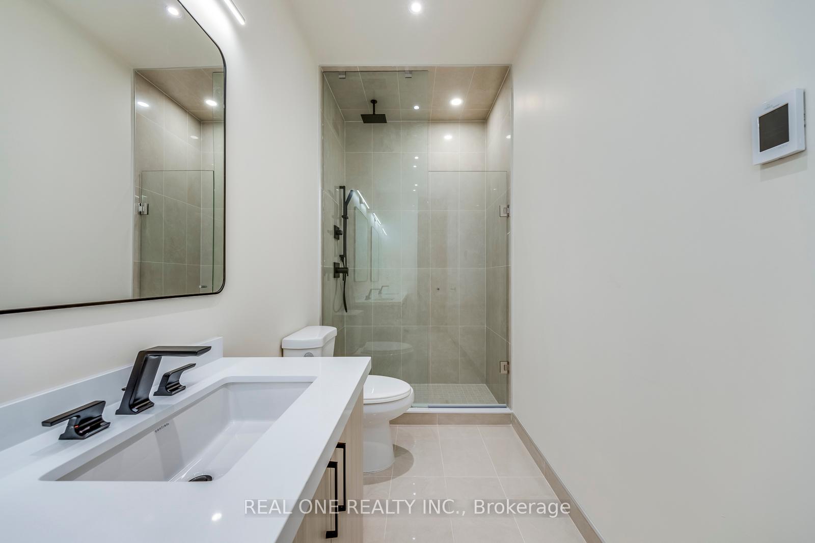 3 Bedrooms Condo at 509 Dundas, Oakville For sale