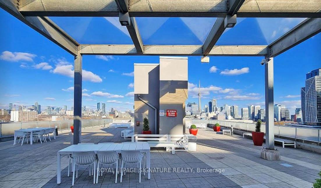 2 Bedrooms Condo at 1 Shaw, Toronto For sale