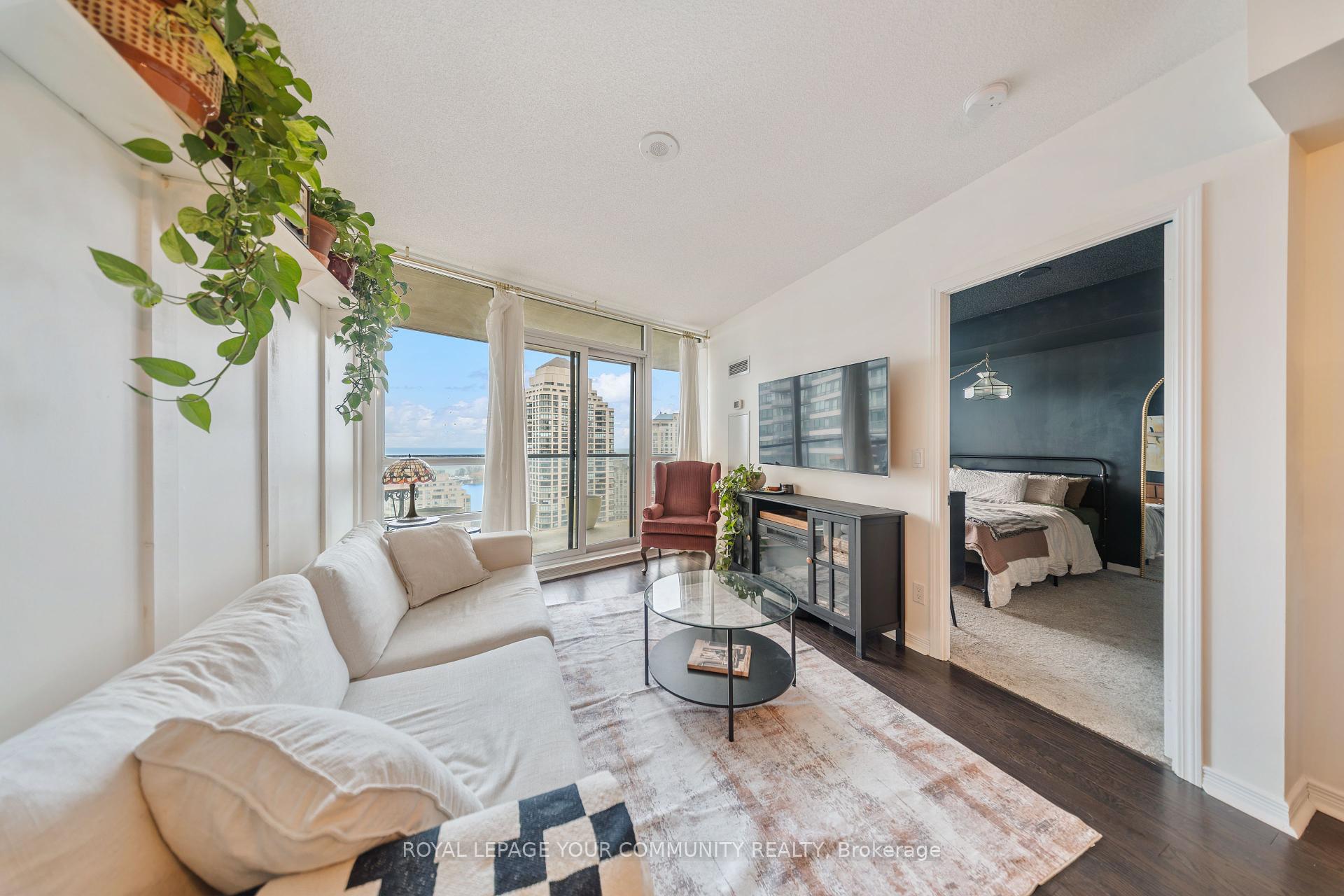 2 Bedrooms Condo at 15 Legion, Toronto For sale