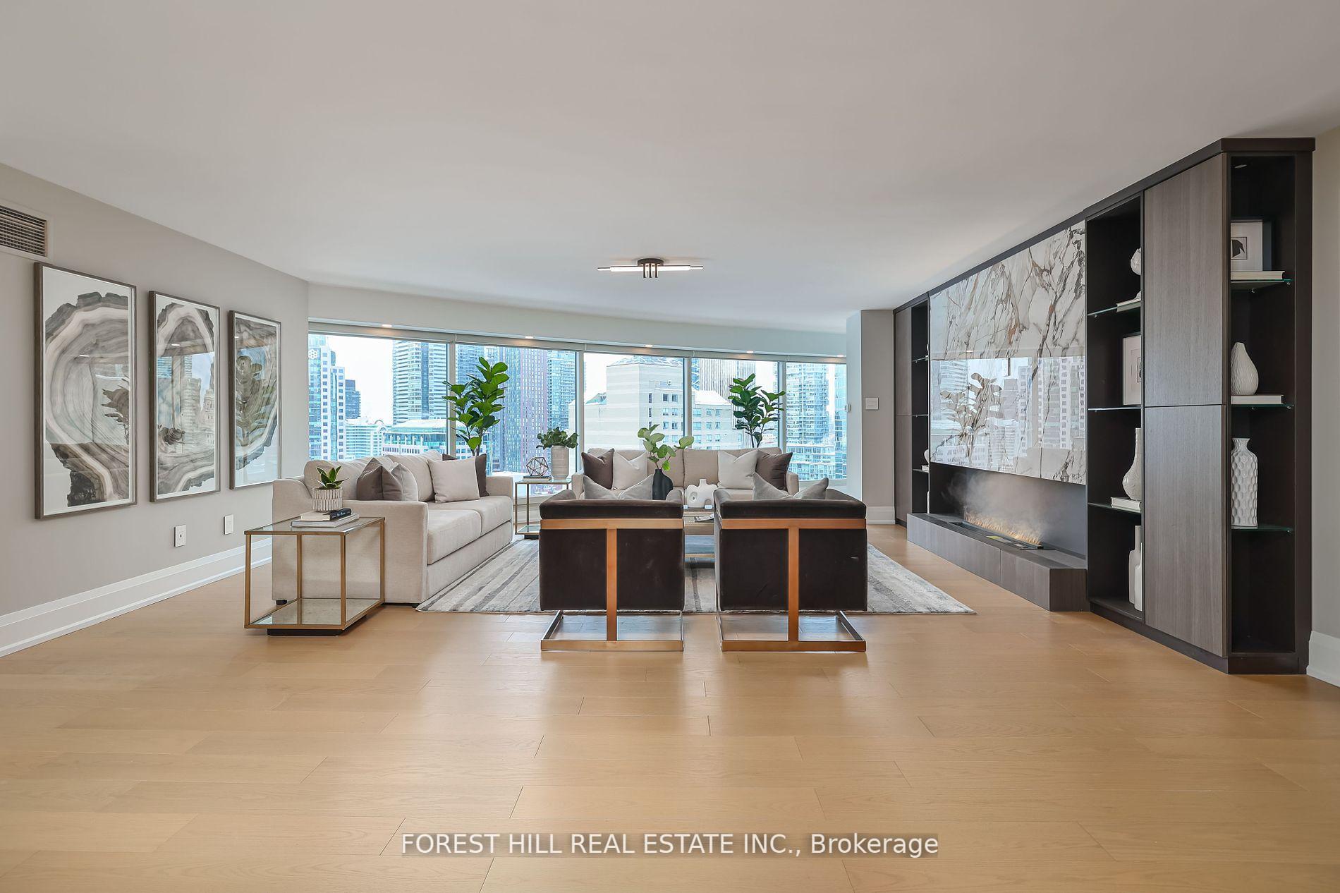 3 Bedrooms Condo at 33 University, Toronto For sale