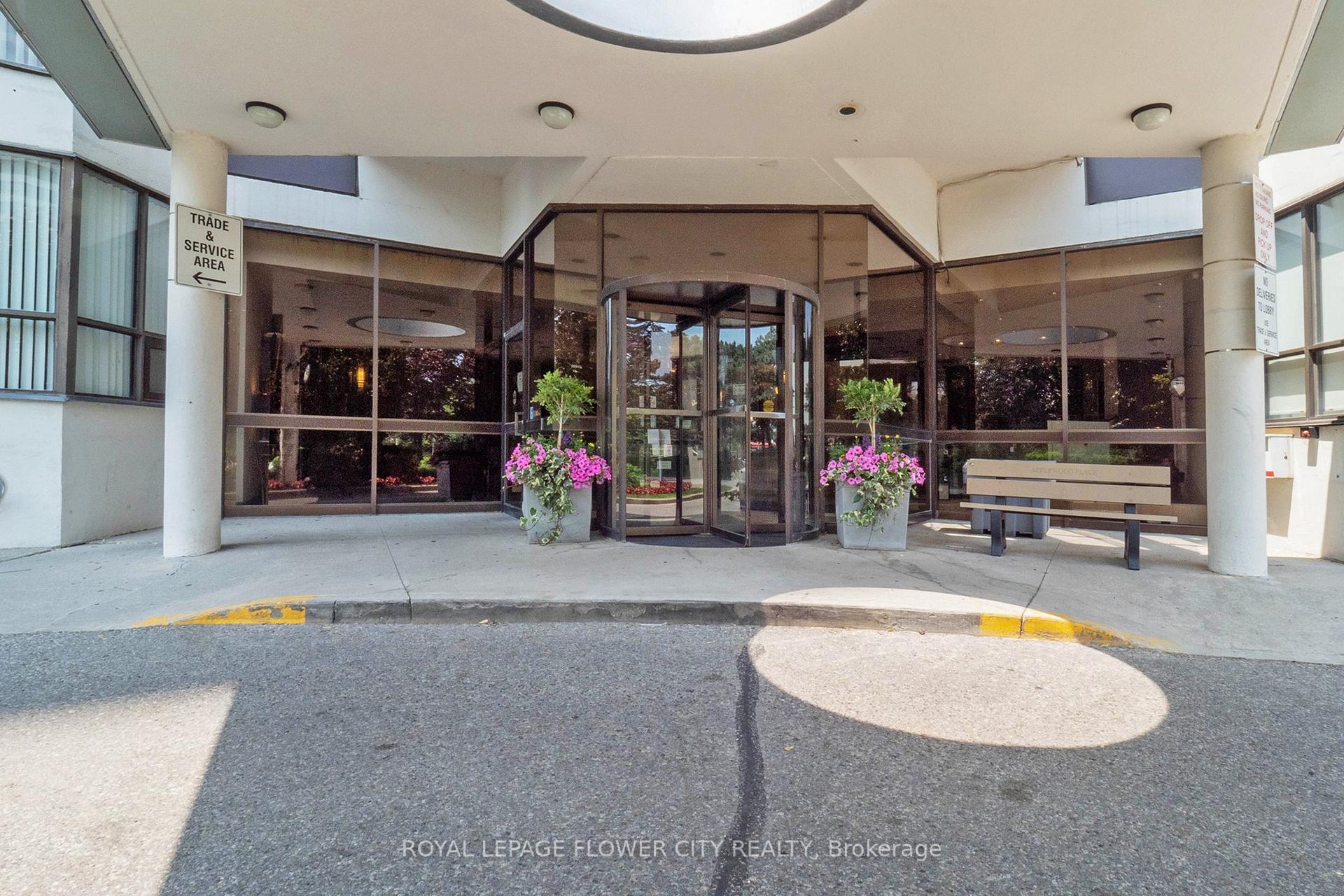 1 Bedroom Condo at 1333 Bloor, Mississauga For sale