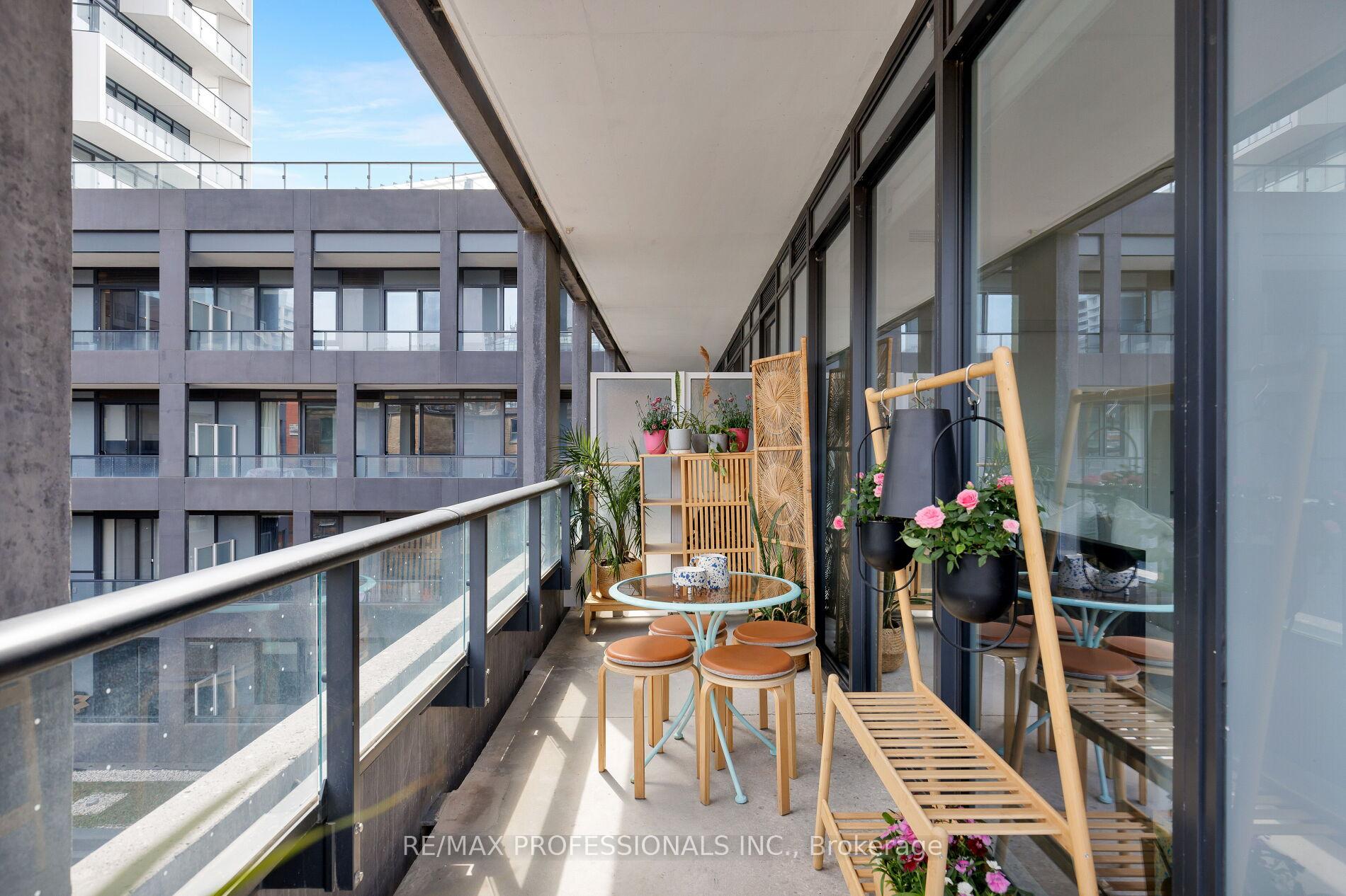 2 Bedrooms Condo at 9 Tecumseth,  Toronto For sale