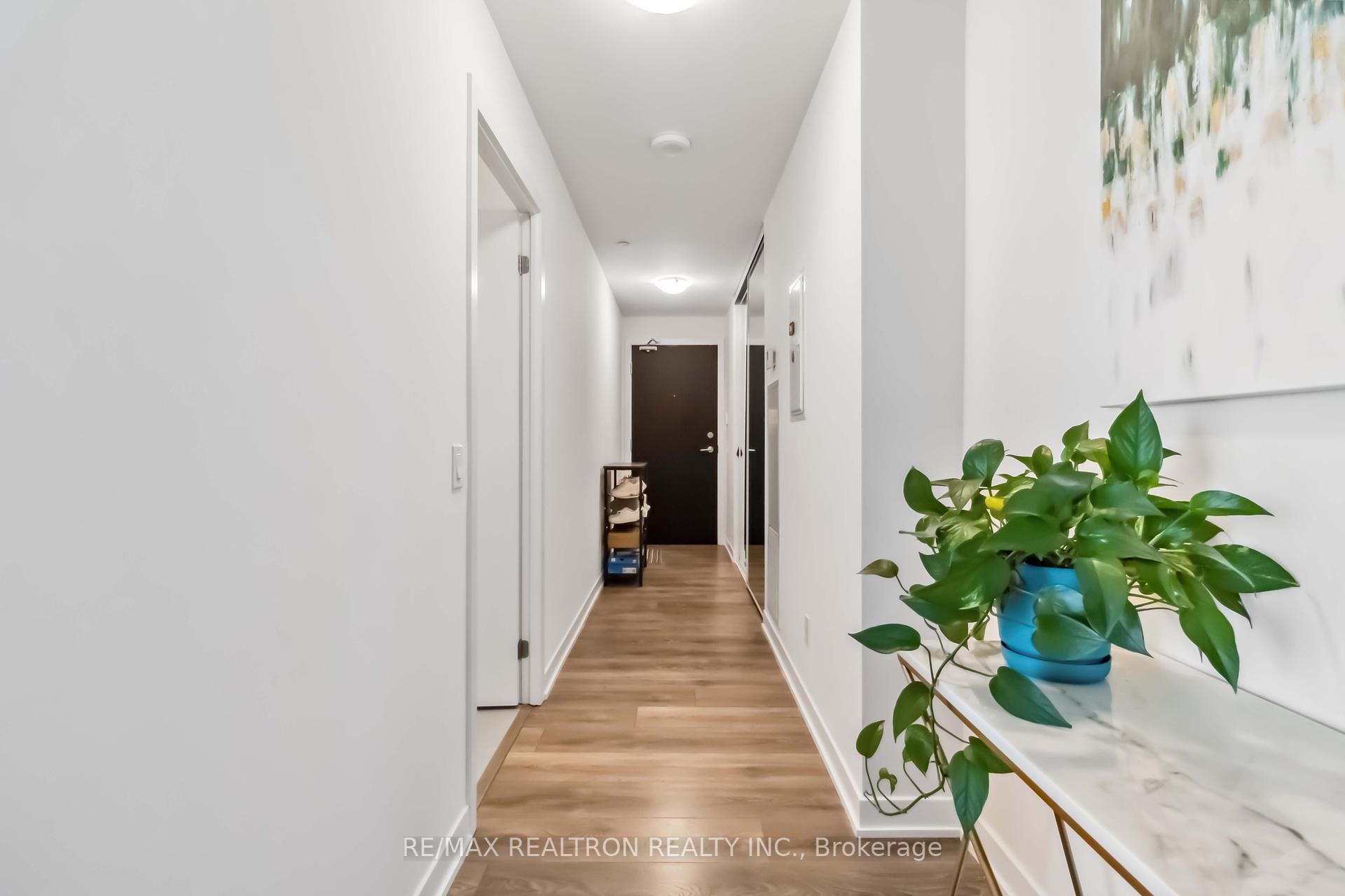 1 Bedroom Condo at 87 Peter,  Toronto For sale