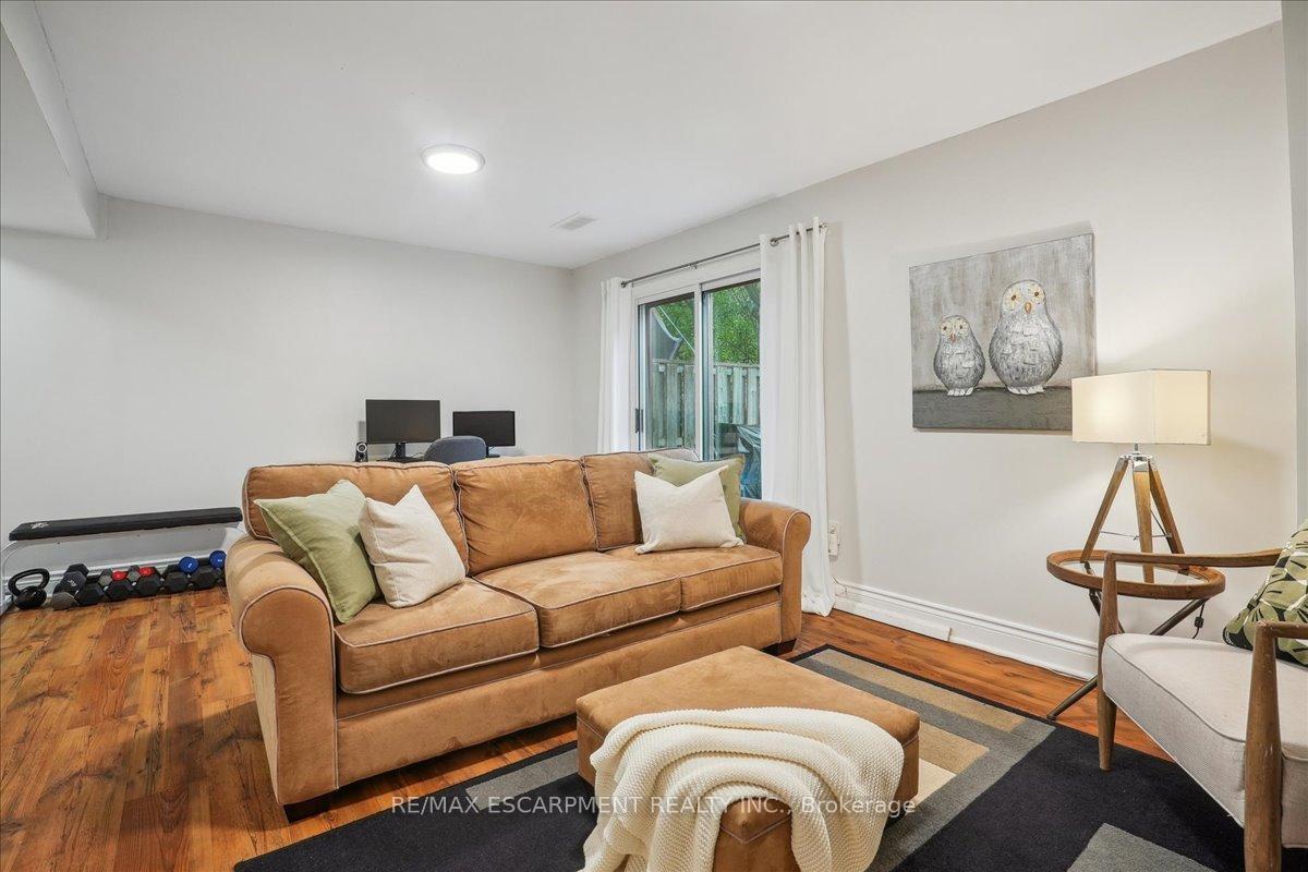 3 Bedrooms Condo at 680 Regency, Burlington For sale