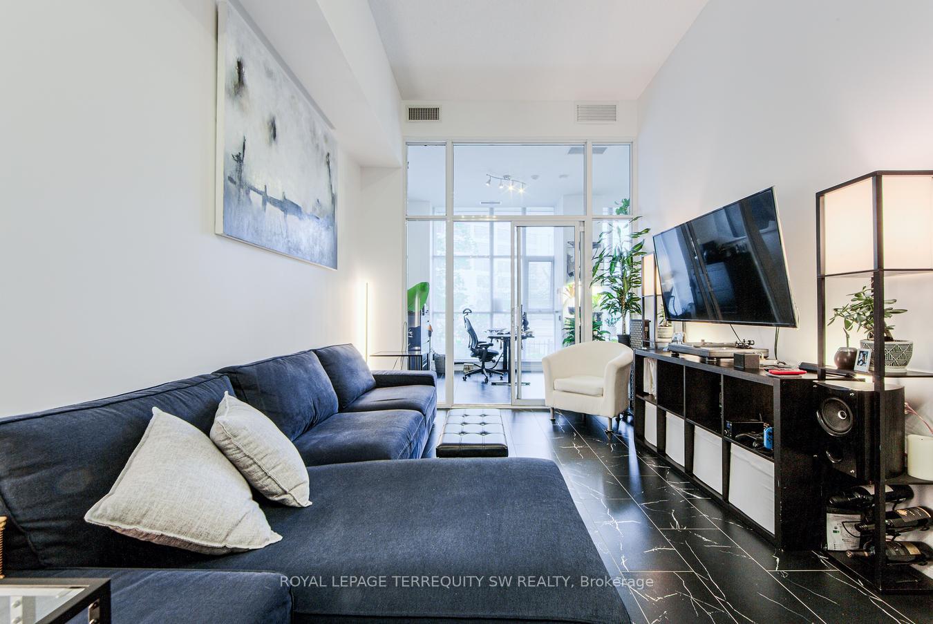 2 Bedrooms Condo at 618 A Fleet, Toronto For sale