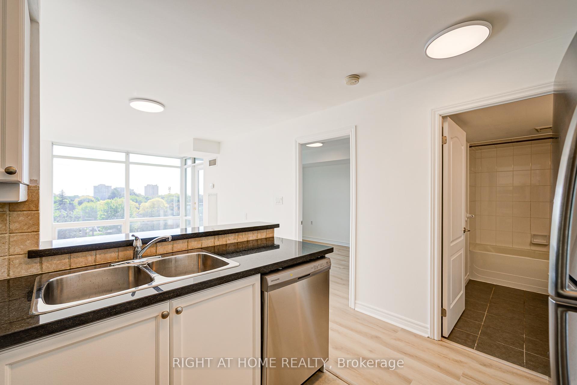 2 Bedrooms Condo at 3840 Bathurst, Toronto For sale