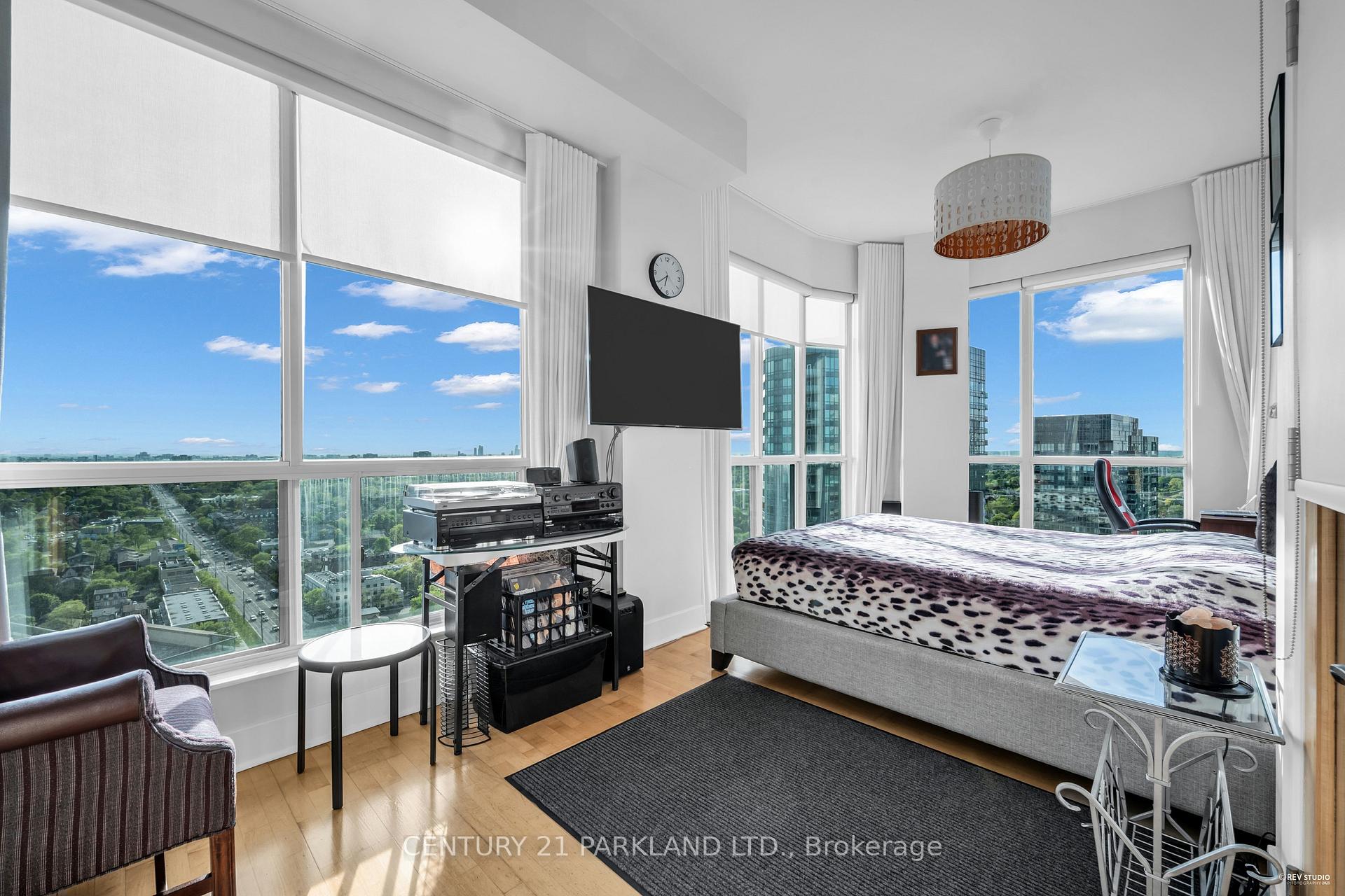 3 Bedrooms Condo at 7 Lorraine, Toronto For sale