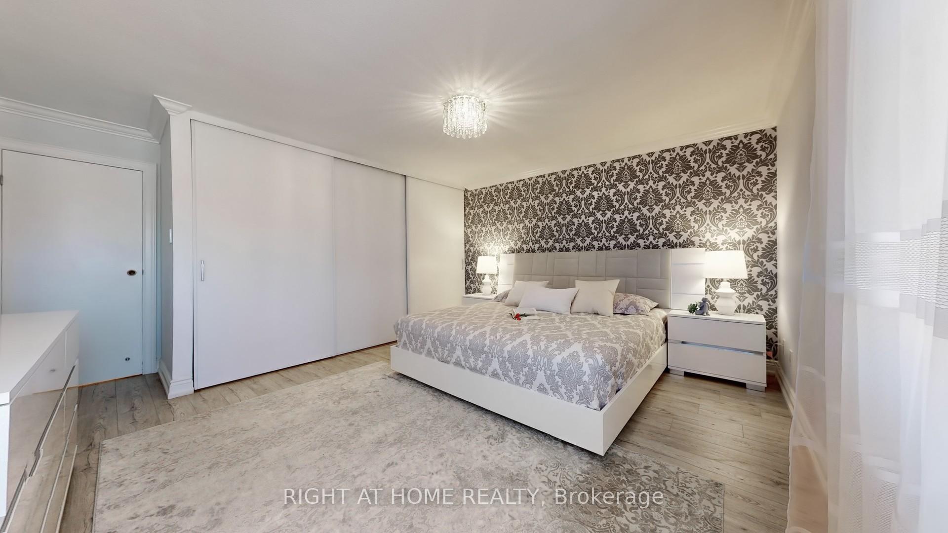 3 Bedrooms Condo at 1951 Rathburn, Mississauga For sale