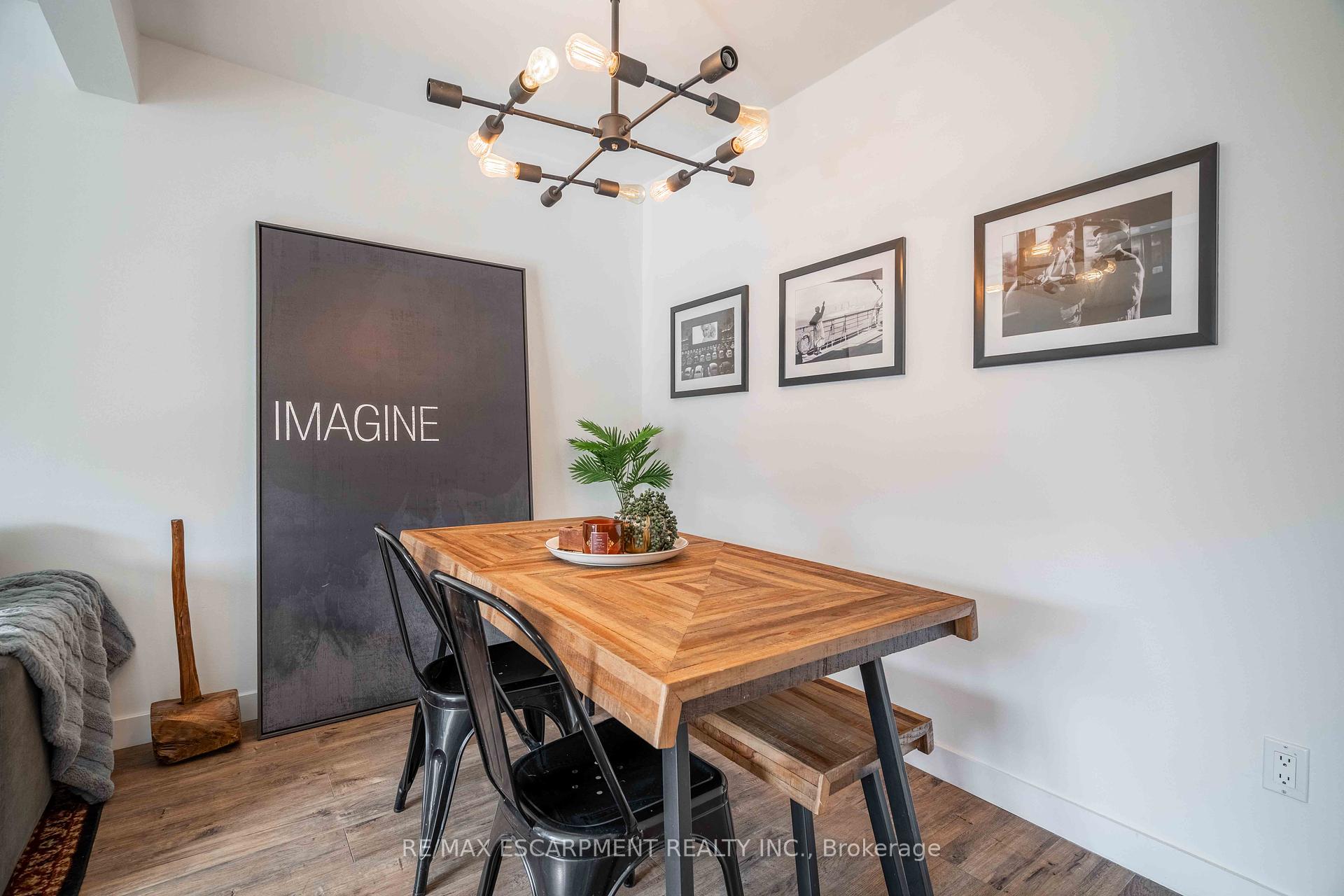 3 Bedrooms Condo at 1190 Upper Ottawa, Hamilton For sale