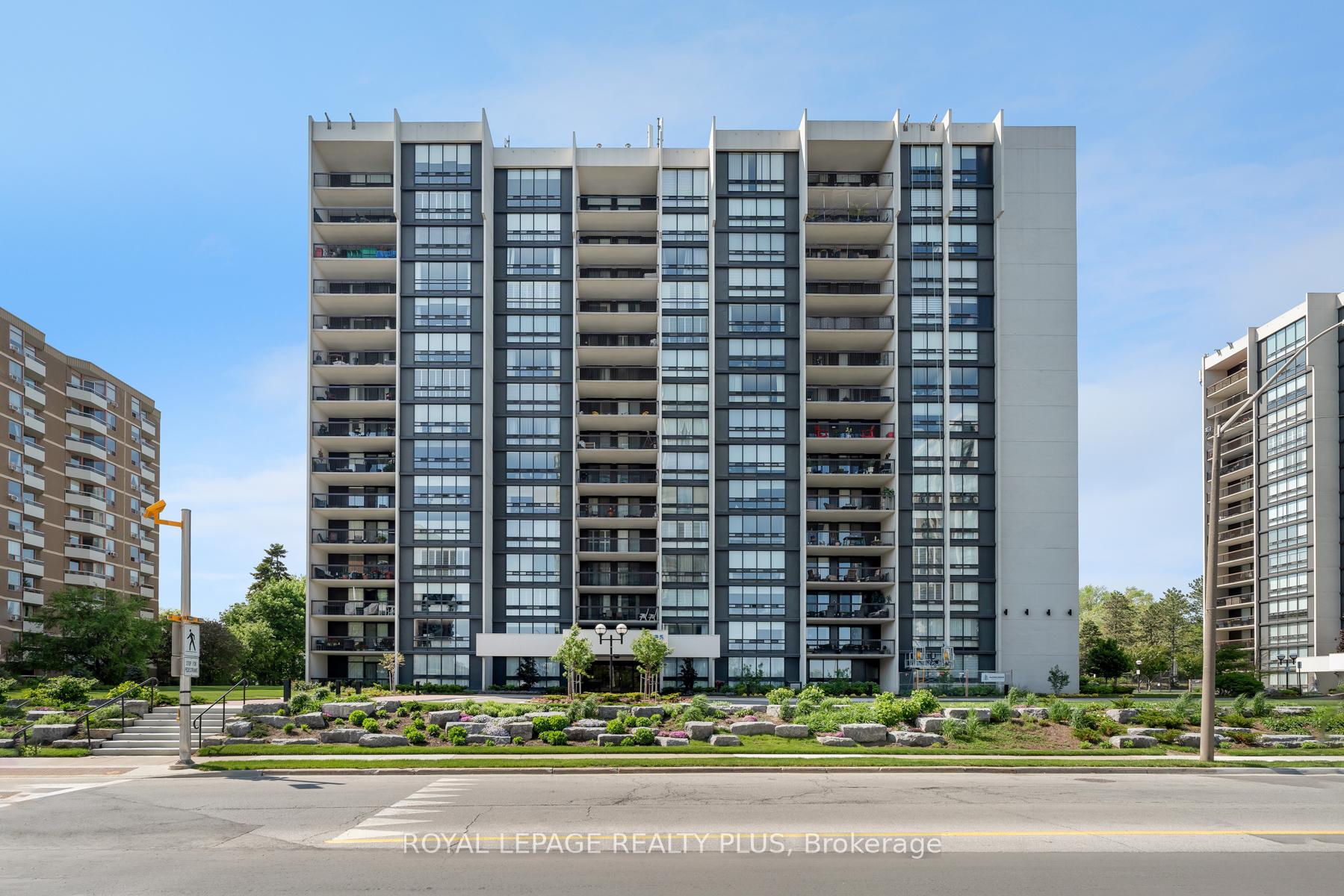 2 Bedrooms Condo at 2185 Marine, Oakville For sale