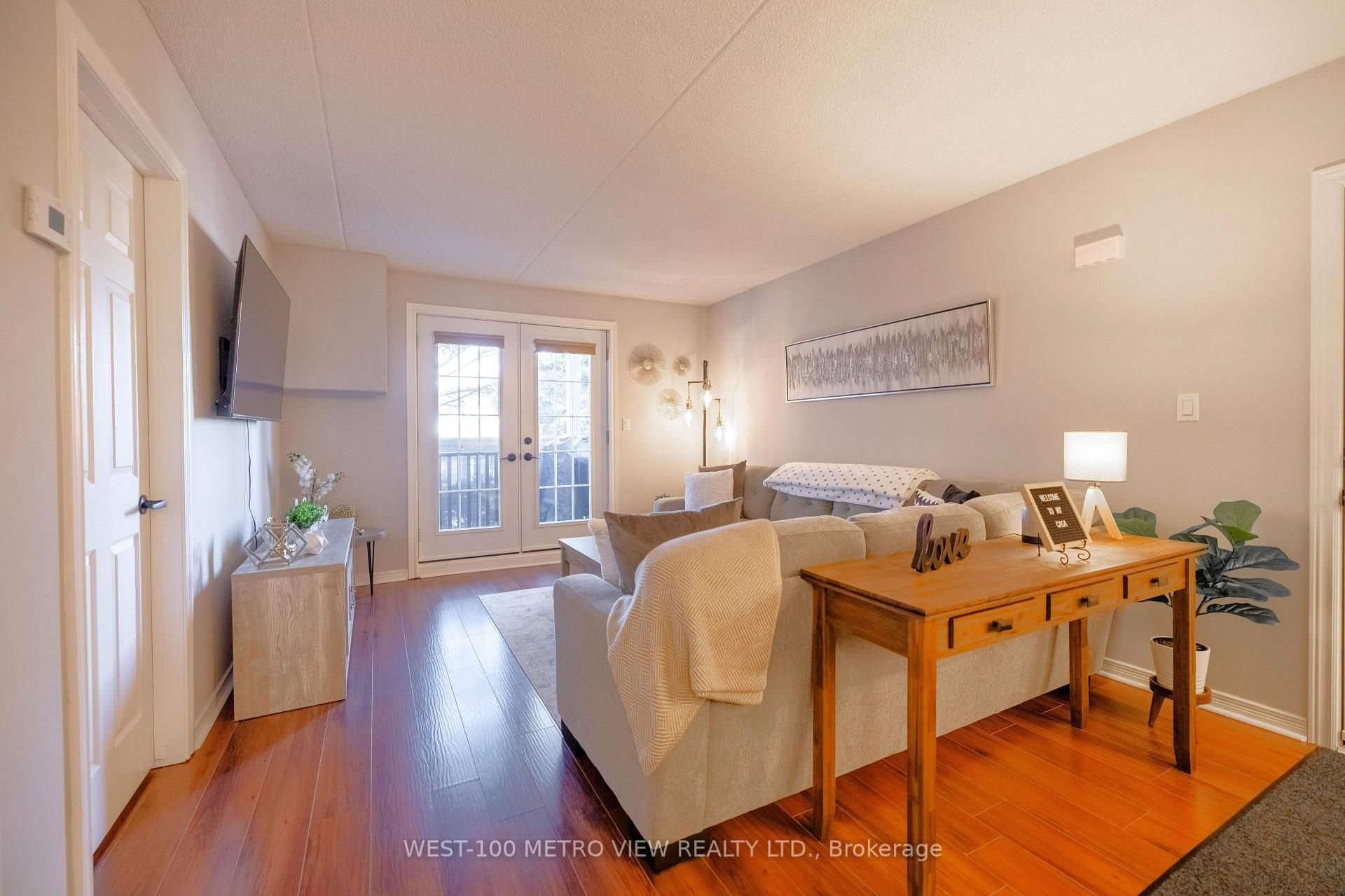 #209 – 2040 Cleaver Avenue, Burlington, ON L7M 4C4