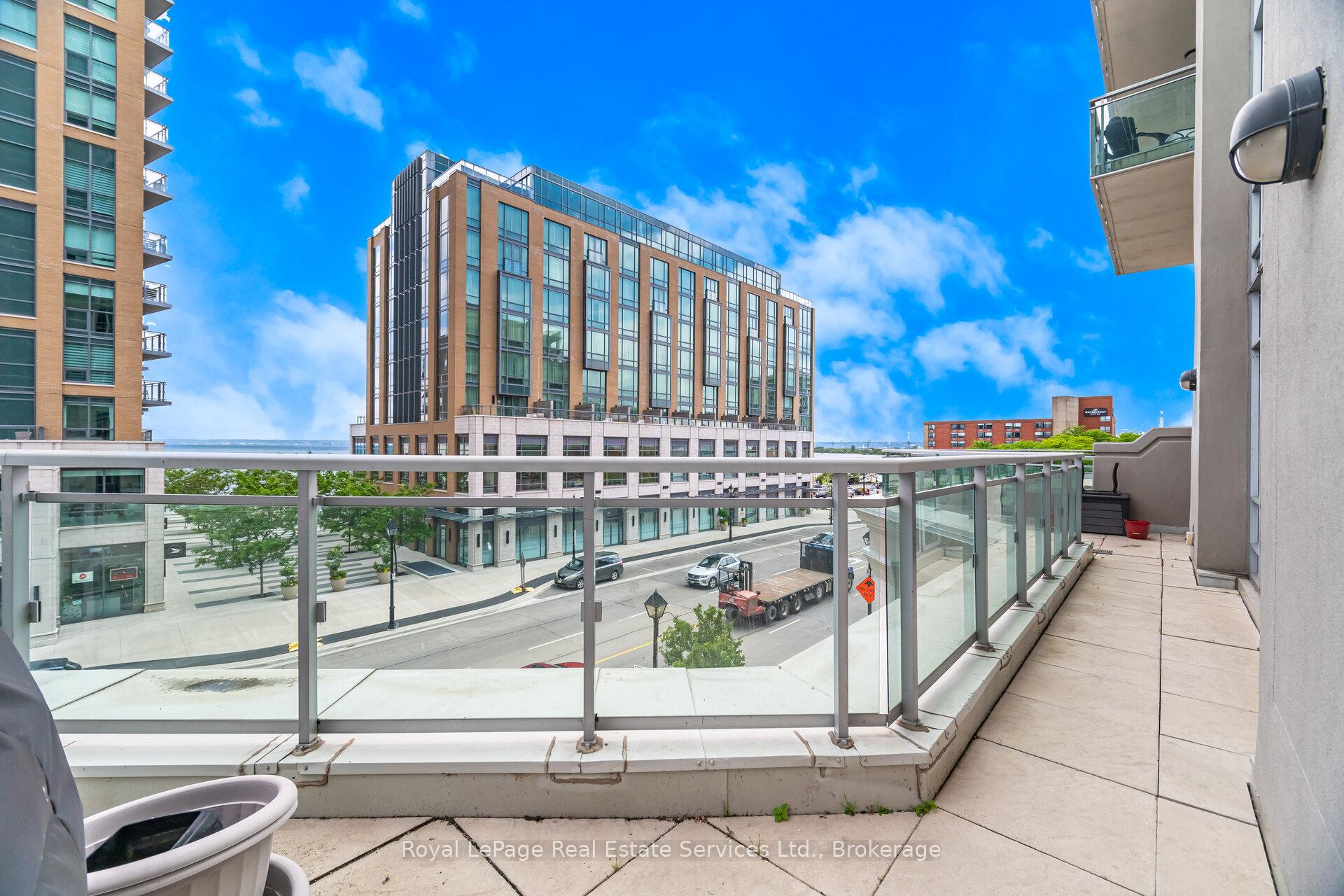 2 Bedrooms Condo at 360 Pearl, Burlington For sale