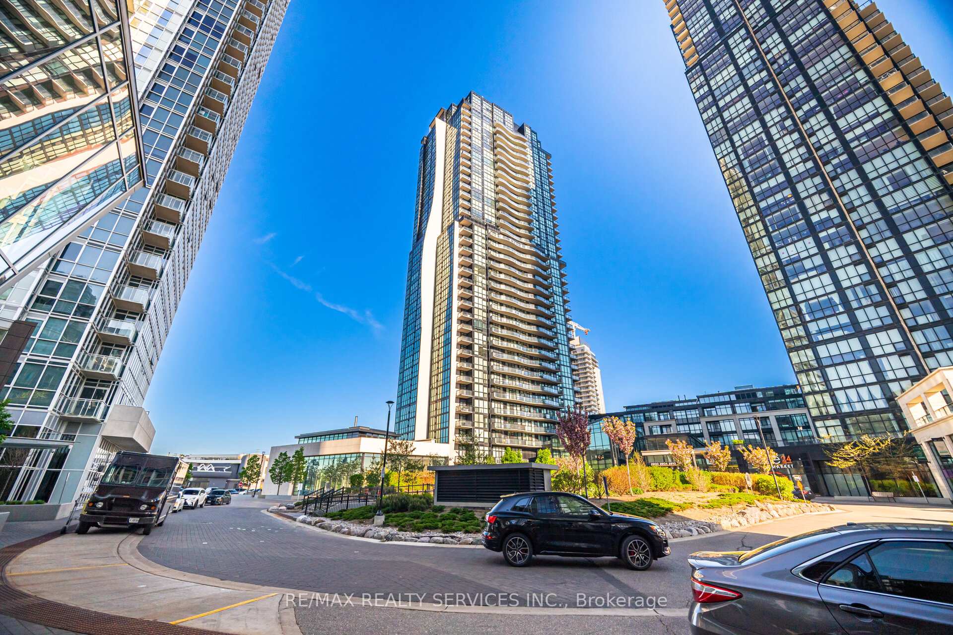 3 Bedrooms Condo at 2900 Highway 7, Vaughan For sale
