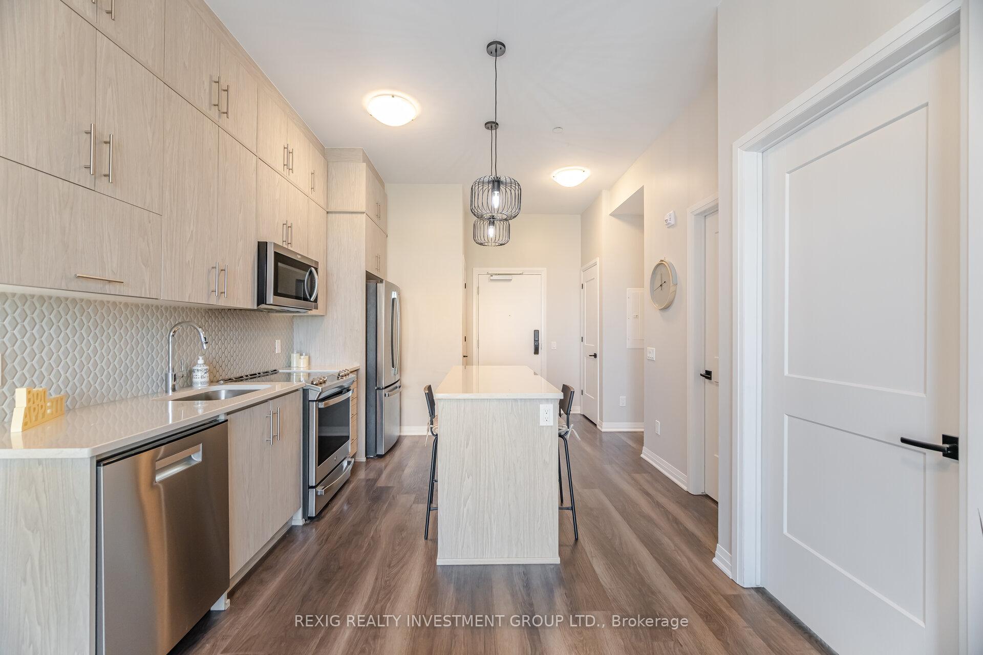 2 Bedrooms Condo at 95 DUNDAS, Oakville For sale