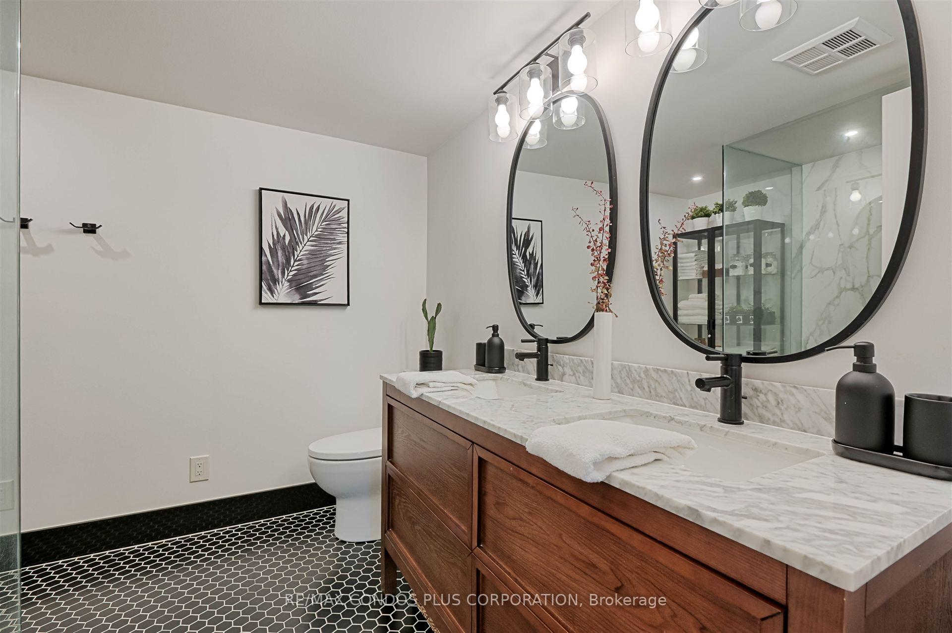2 Bedrooms Condo at 2111 Lake Shore,  Toronto For sale