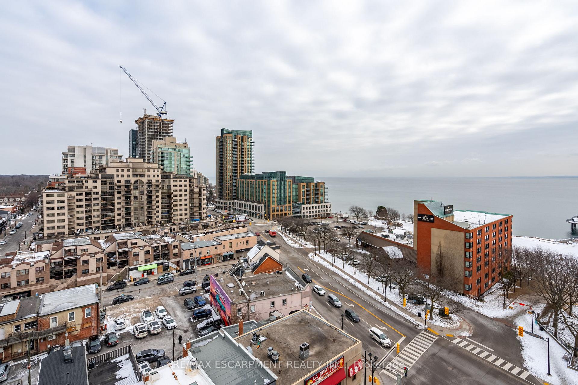 2 Bedrooms Condo at 1477 Lakeshore, Burlington For sale