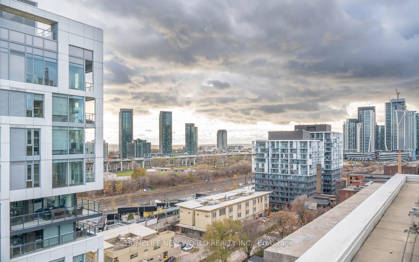 3 Bedrooms Condo at 38 Niagara,  Toronto For sale