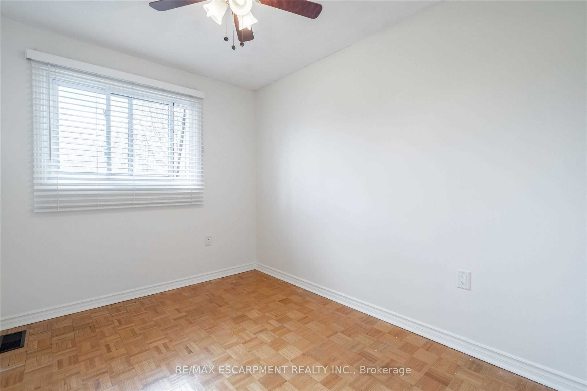 3 Bedrooms Condo at 500 Stone Church,  Hamilton For sale
