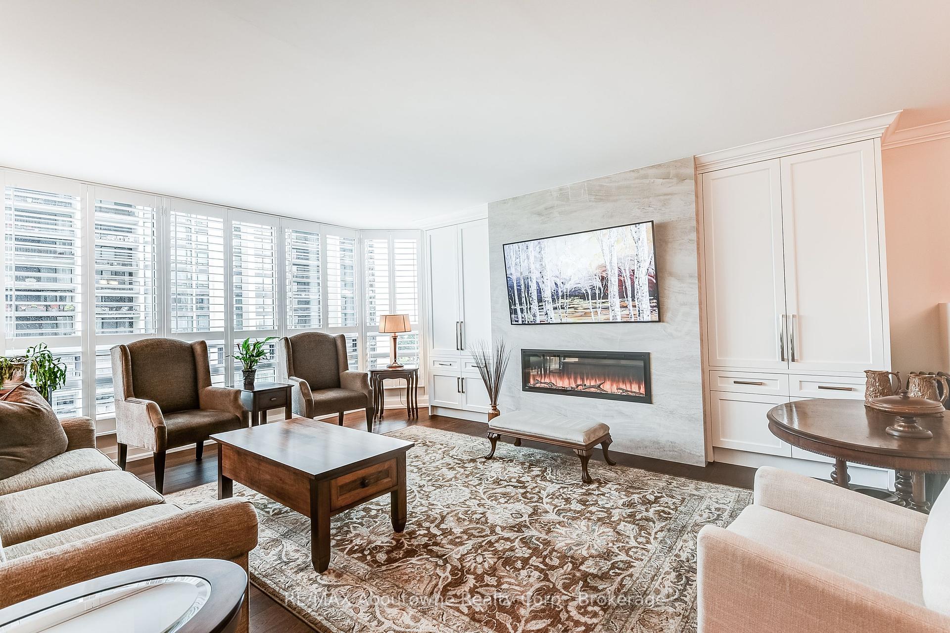 2 Bedrooms Condo at 2180 Marine, Oakville For sale