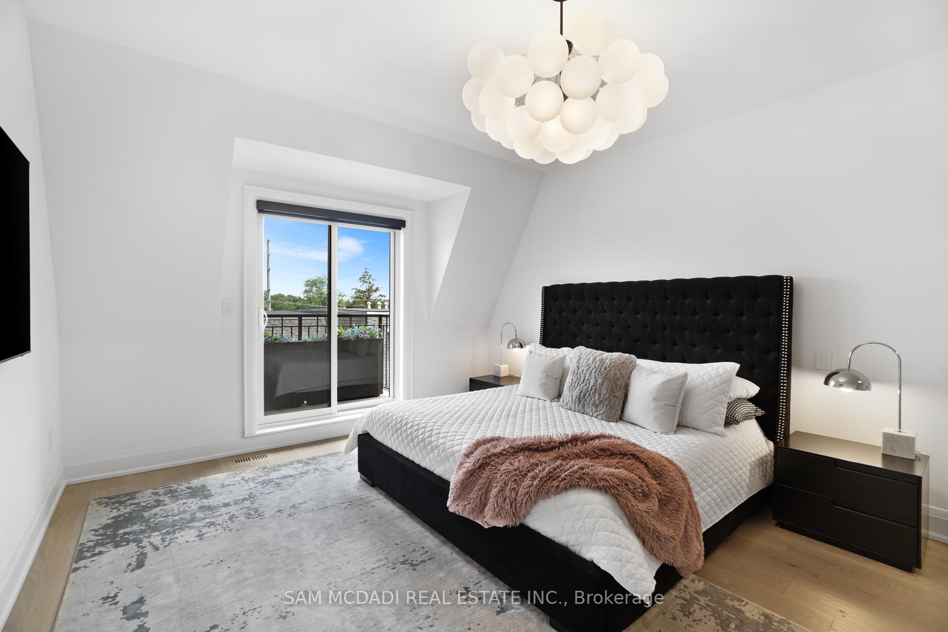 3 Bedrooms Condo at 10 Lunar, Mississauga For sale