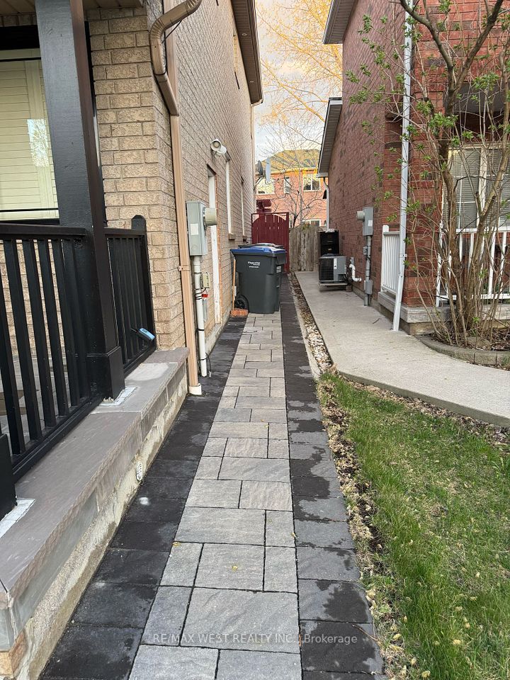 https://trreb-image.ampre.ca/Jju0laxIthLfCXiJTq_wHs_c-2vxrteOLFgz0x8zpXw/rs:fit:960:960/wm:.5:so:0:50:.4/wmsh:10/wmt:PHNwYW4gZm9yZWdyb3VuZD0nd2hpdGUnIGZvbnQ9JzY4Jz5SRS9NQVggV0VTVCBSRUFMVFkgSU5DLiwgQnJva2VyYWdlPC9zcGFuPg/cb:20250430145932/L3RycmViL2xpc3RpbmdzLzQwLzk0LzgxLzk4L3AvM2M3ZDJkNWEtM2I1MS00OGY0LWE5MWYtY2VmYWEzNTE4ZDM2LmpwZw.jpg