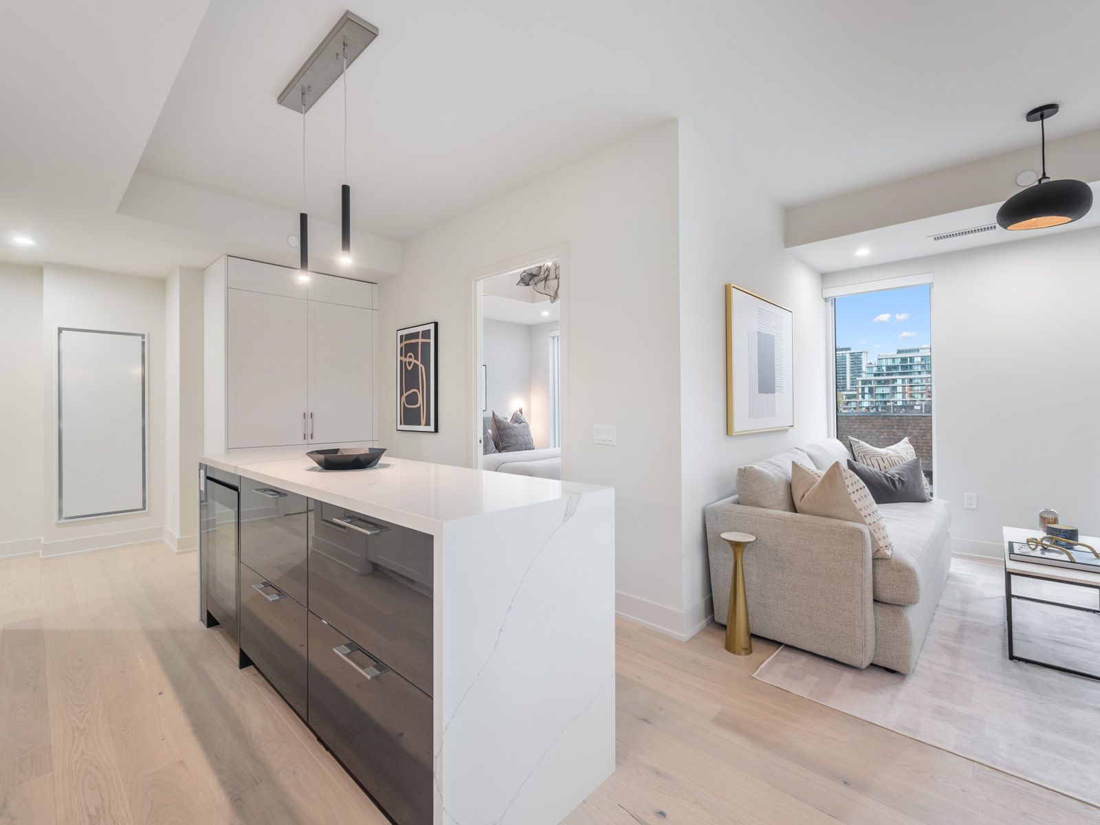 8 Manor Road W 711