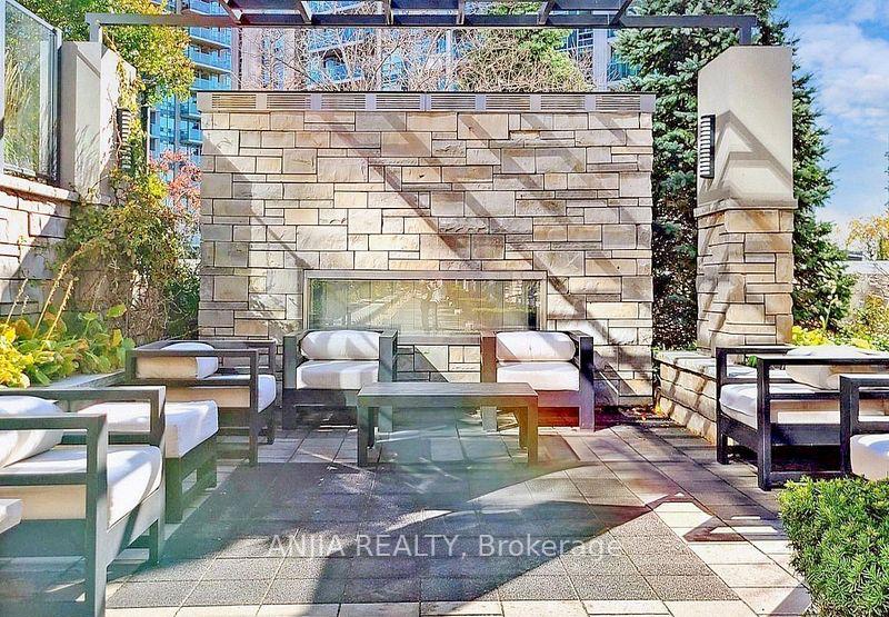 3 Bedrooms Condo at 2 Anndale,  Toronto For sale