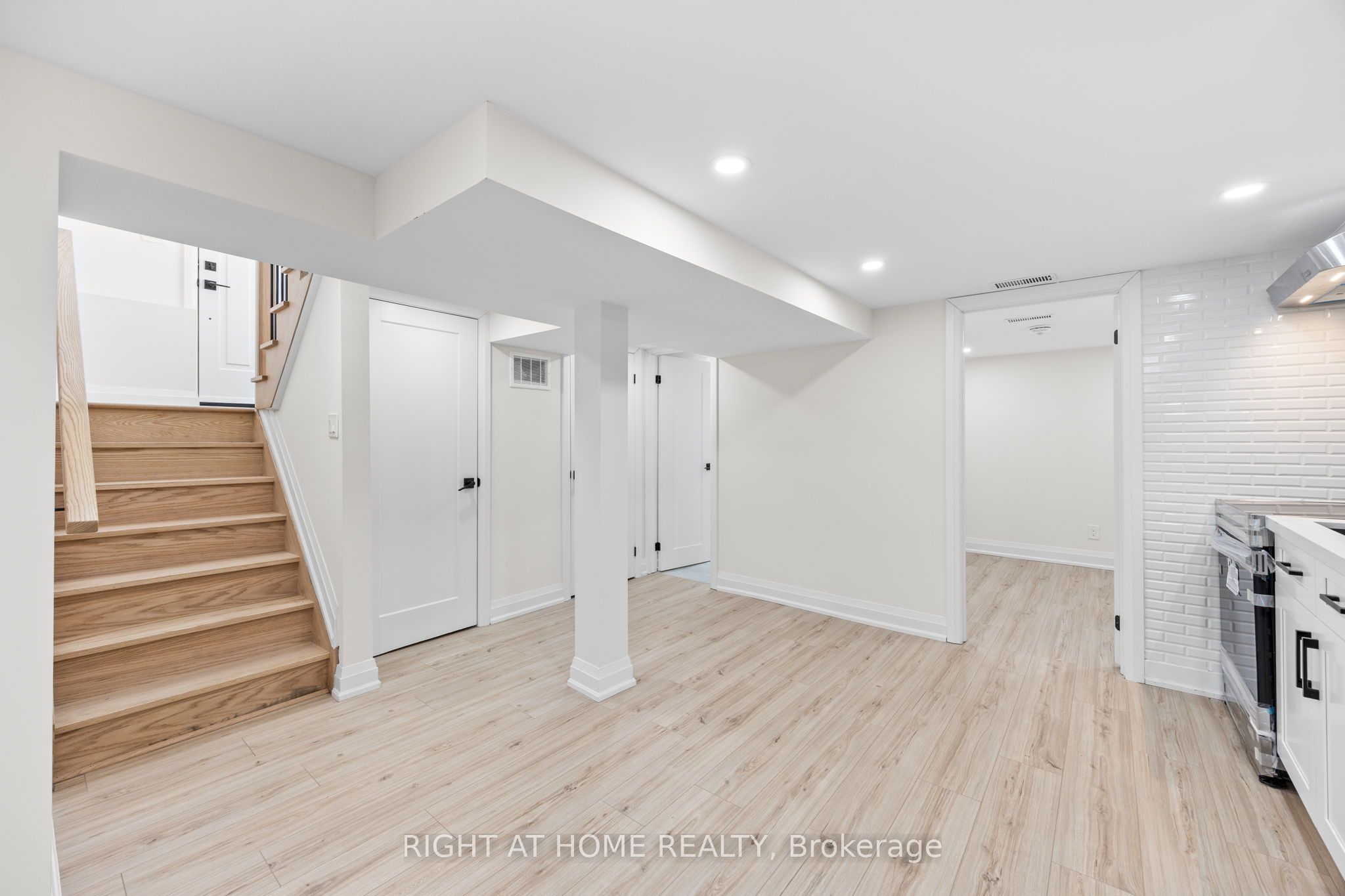 961 Victoria Park Avenue