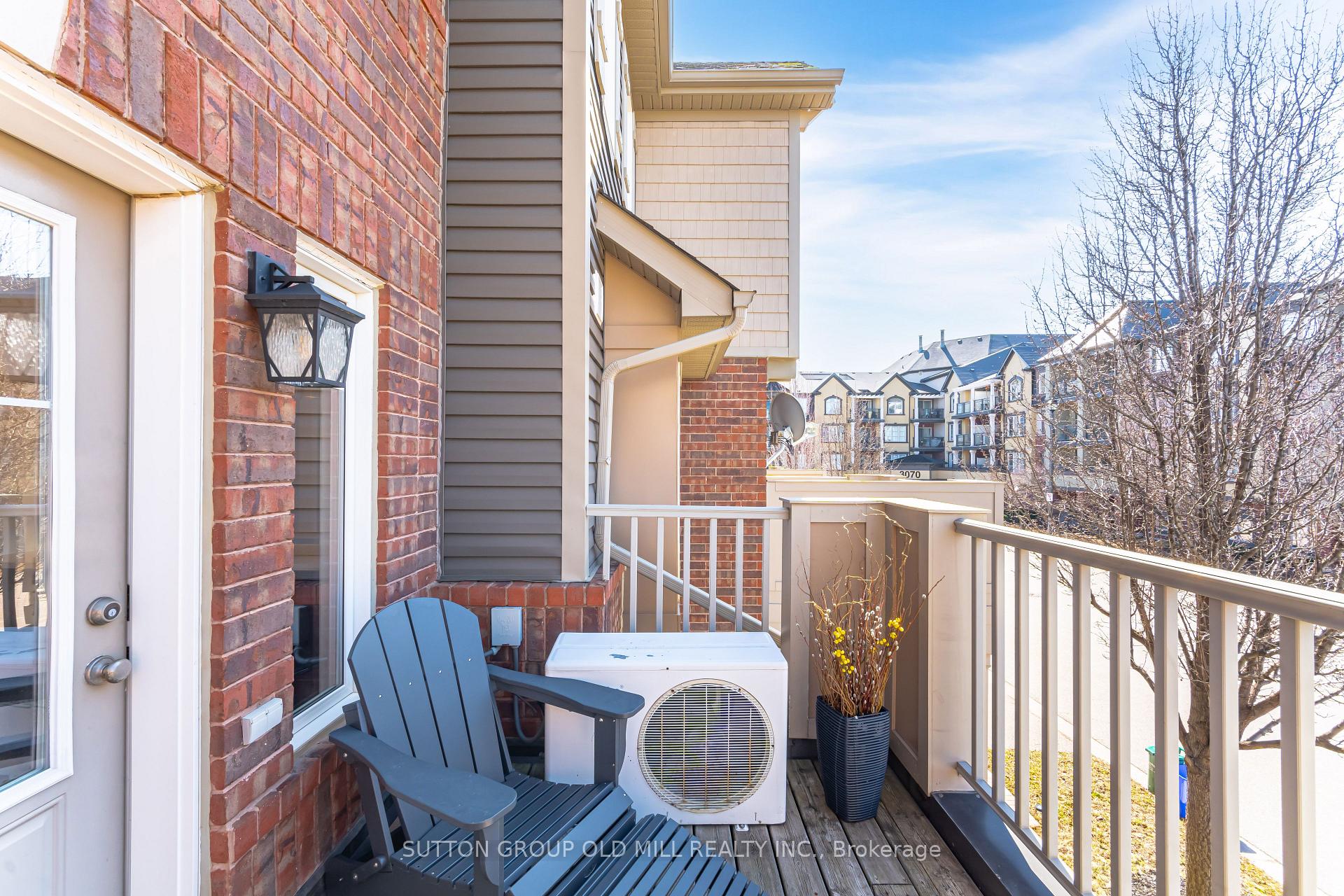 2 Bedrooms Condo at 3050 Rotary,  Burlington For sale