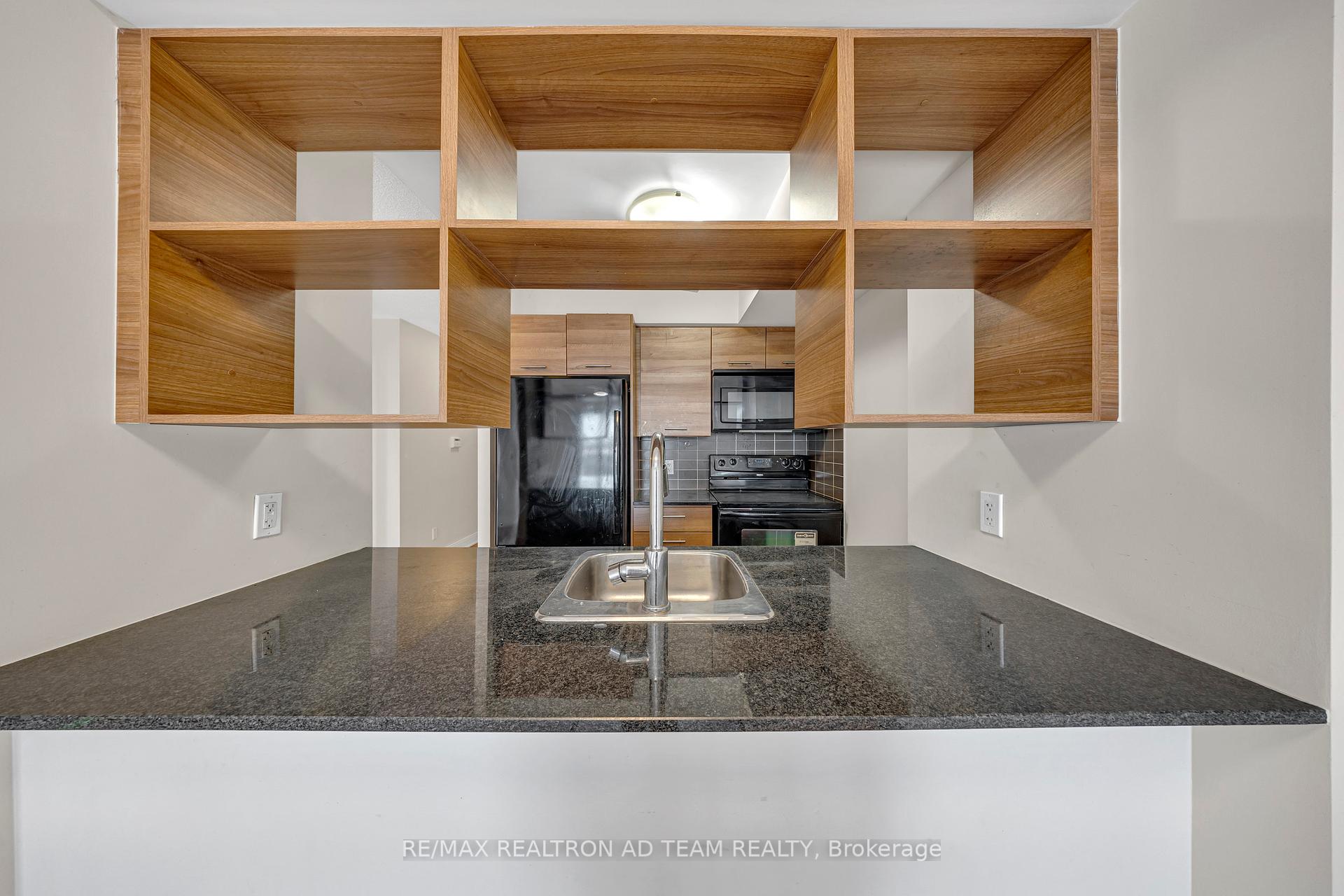 2 Bedrooms Condo at 125 Village Green, Toronto For sale