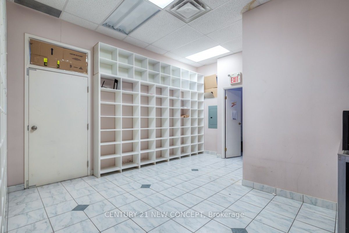 4250 Weston Road, #100 & Part of 101