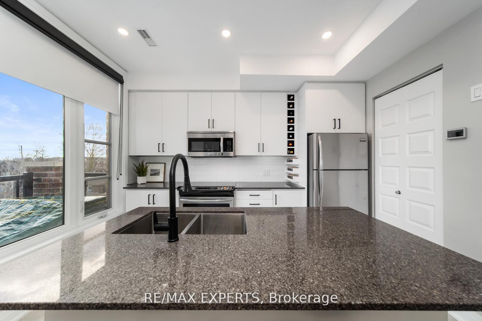 2 Bedrooms Condo at 8167 Kipling, Vaughan For sale